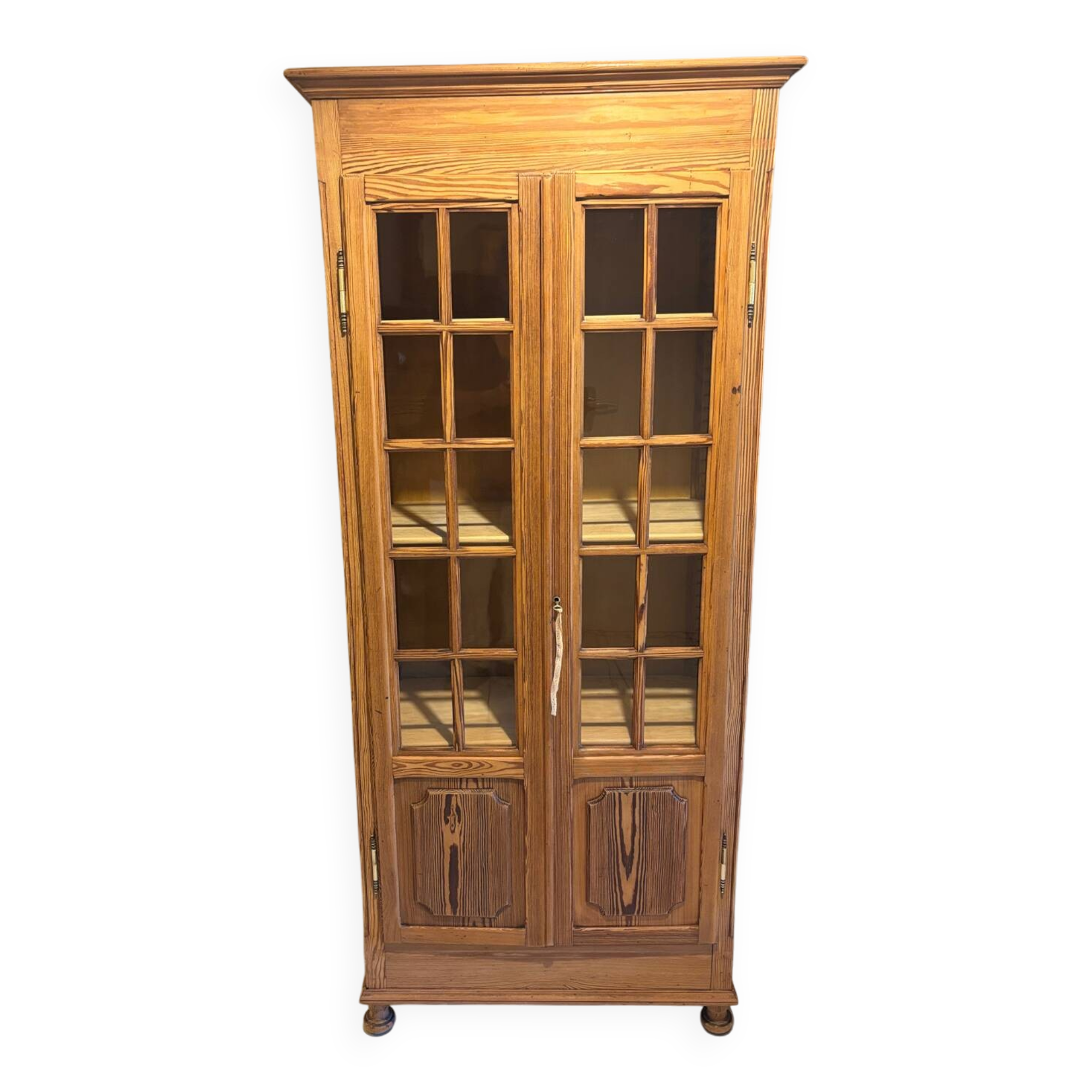 Parisian showcase pitchpin