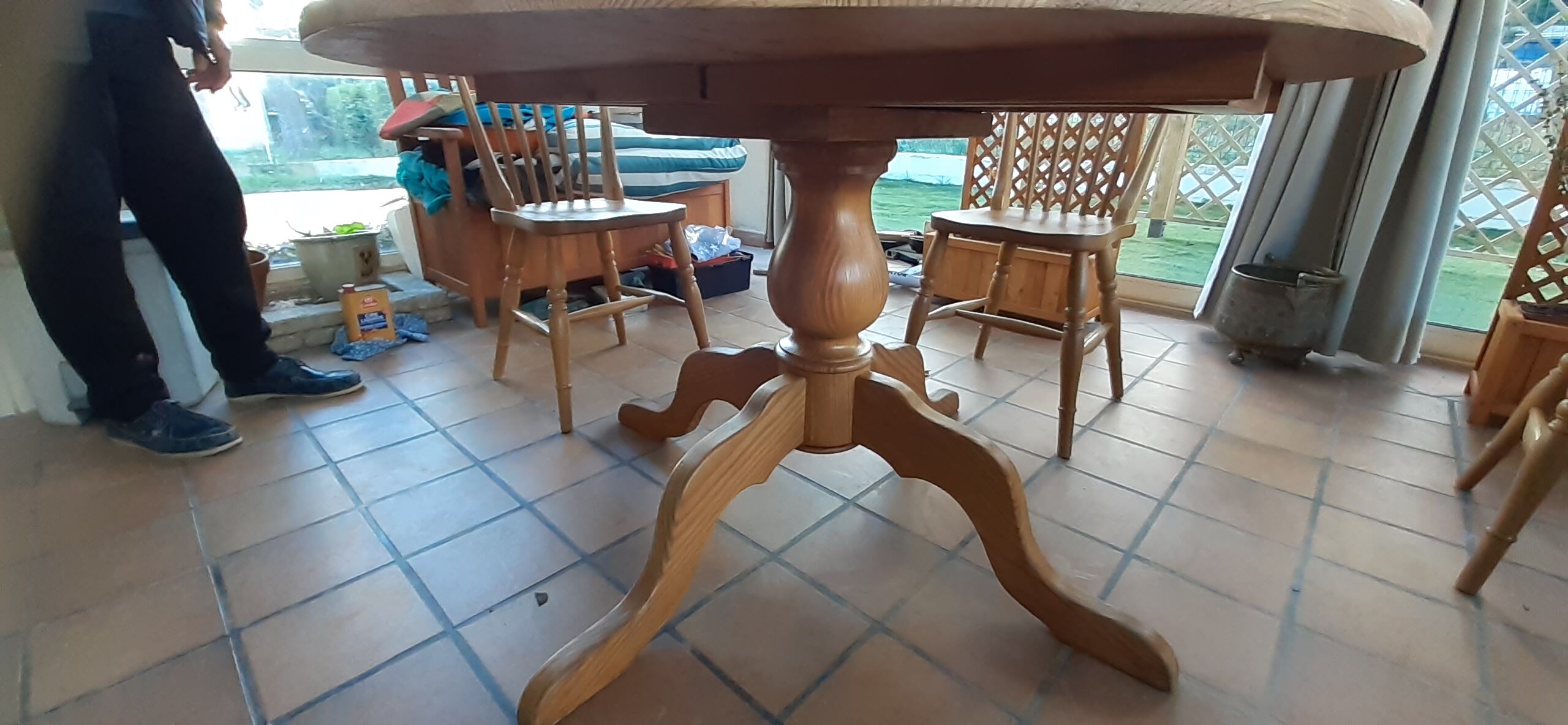 Interior's table and 4 chairs