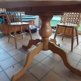 Interior's table and 4 chairs