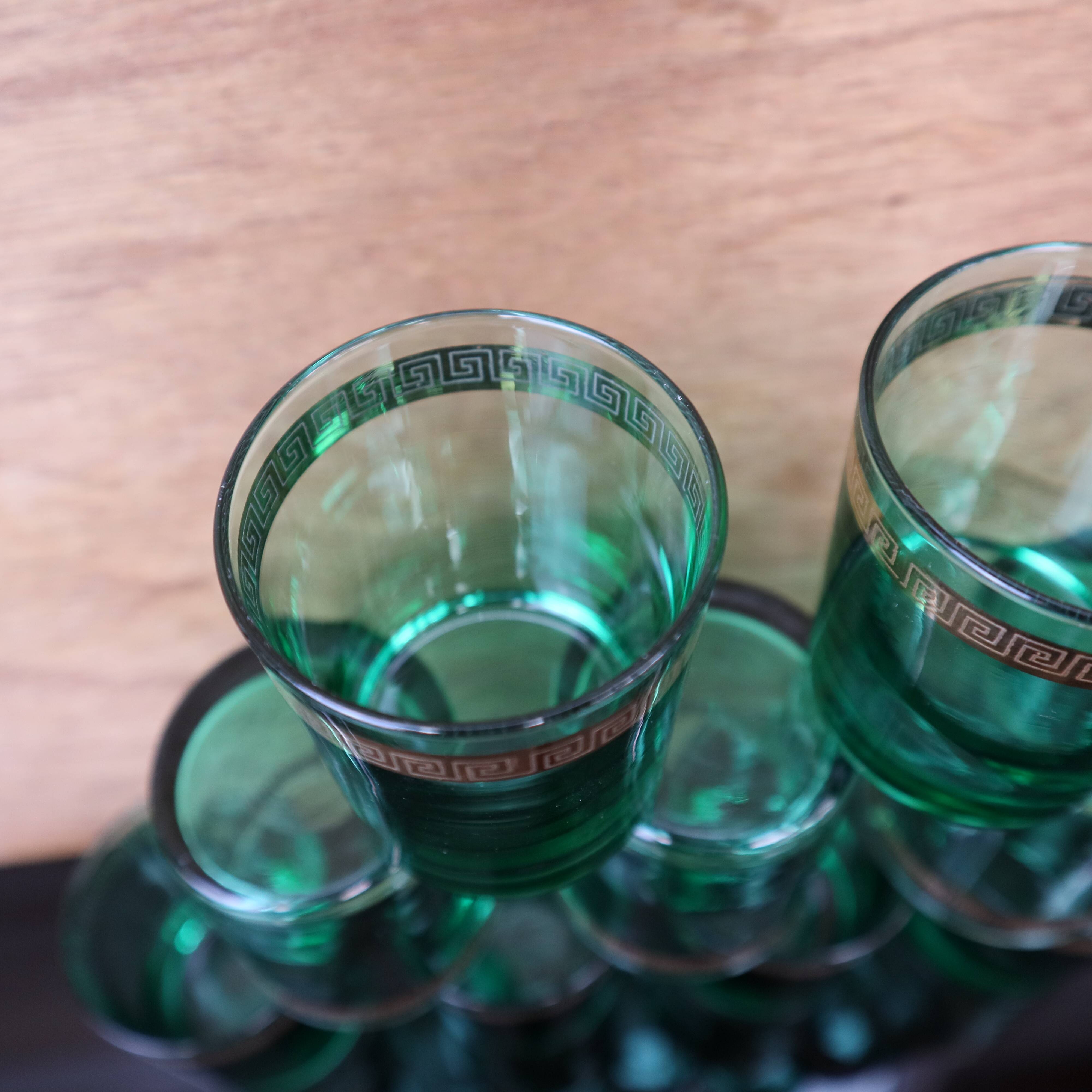 9 verres à apéritif vert émeraude et doré Luminarc France