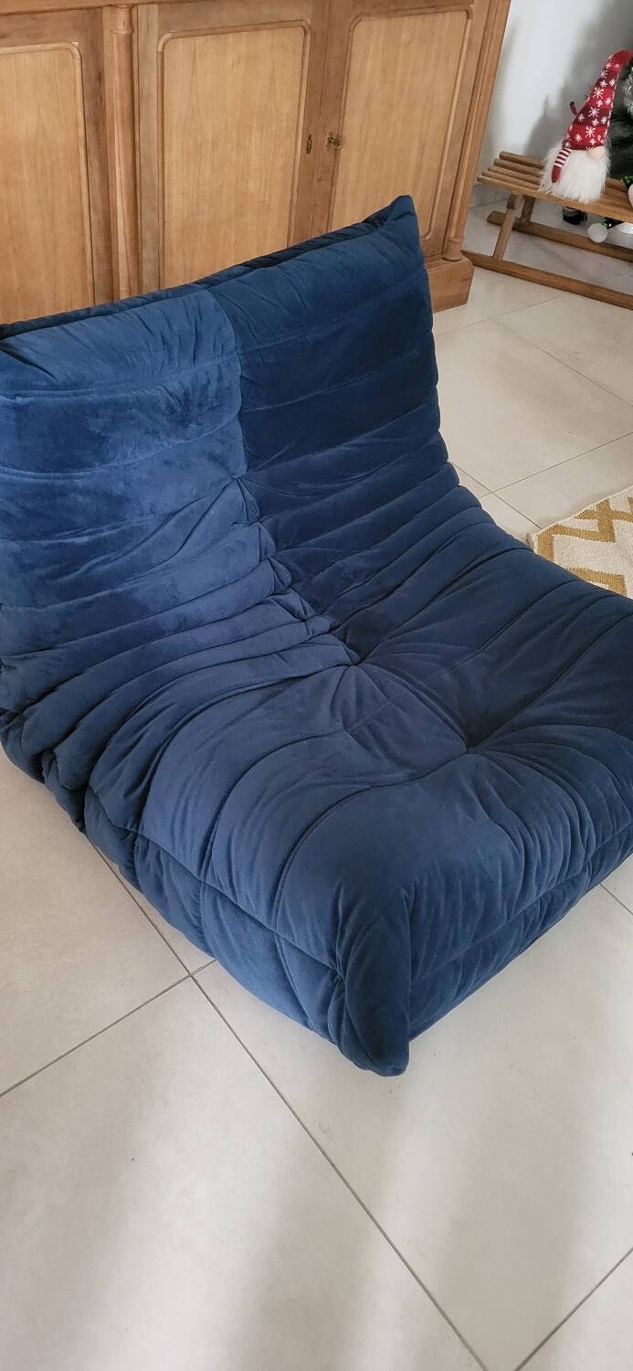 Chauffeuse Togo Ligne Roset bleu roi