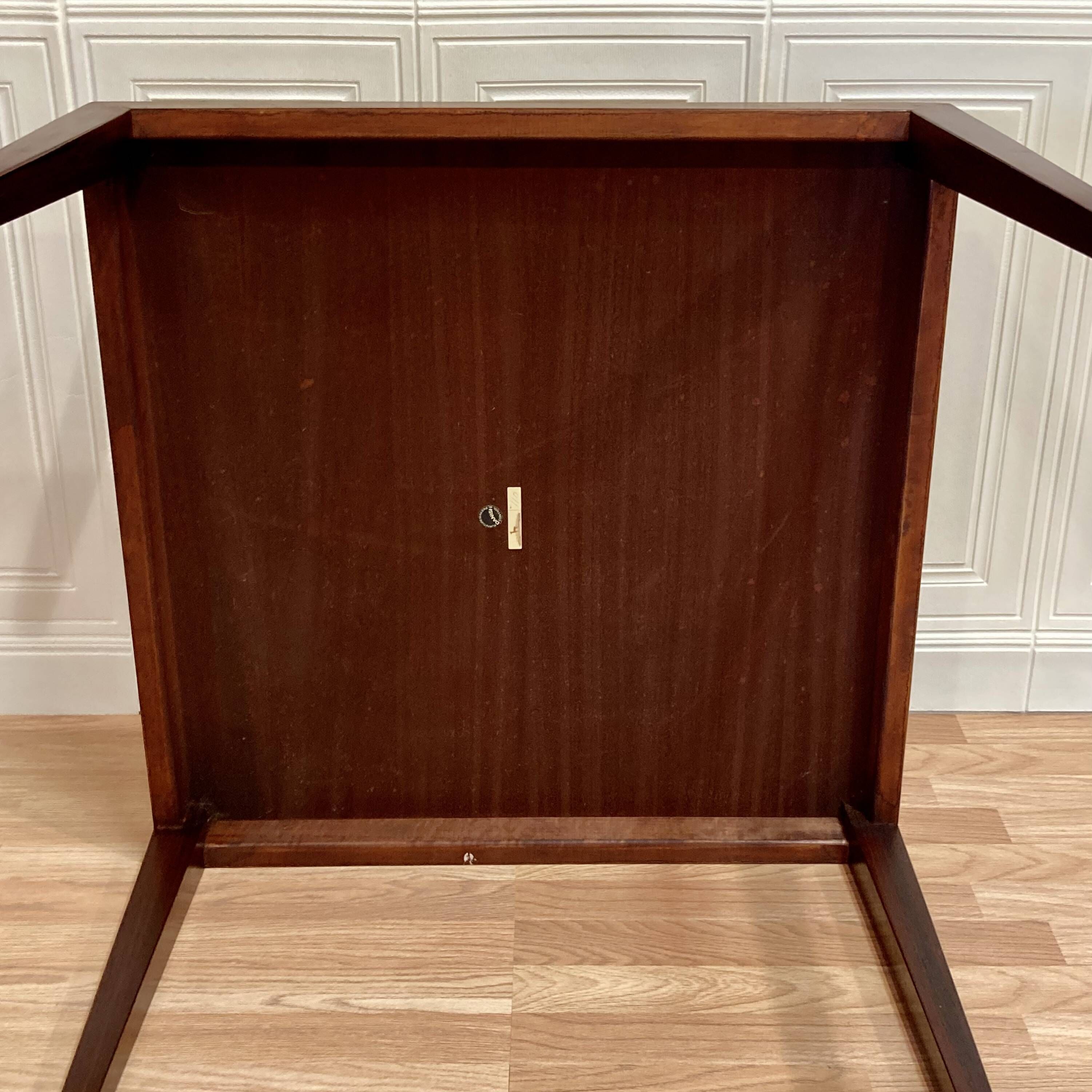 TABLE BASSE DESIGN ET ESTAMPILLE SCANDINAVE "1950".