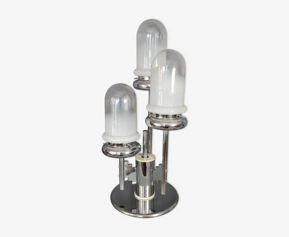 Lampe métal chromé et verrerie Mazzega vintage 50s avec connotation Art-déco. H: 71 cm.