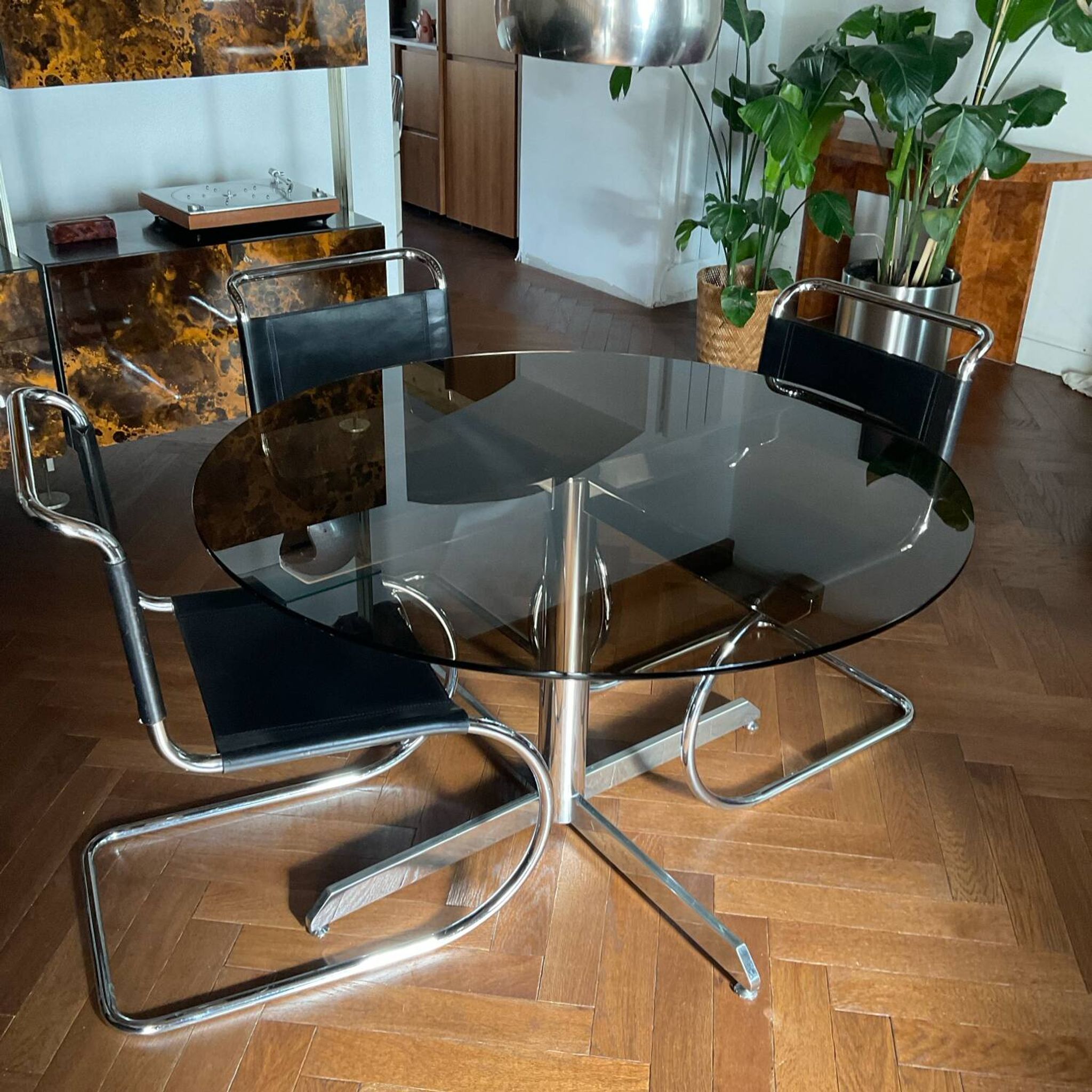 Florence Knoll table Roche Bobois 70s smoked glass chrome vintage design
