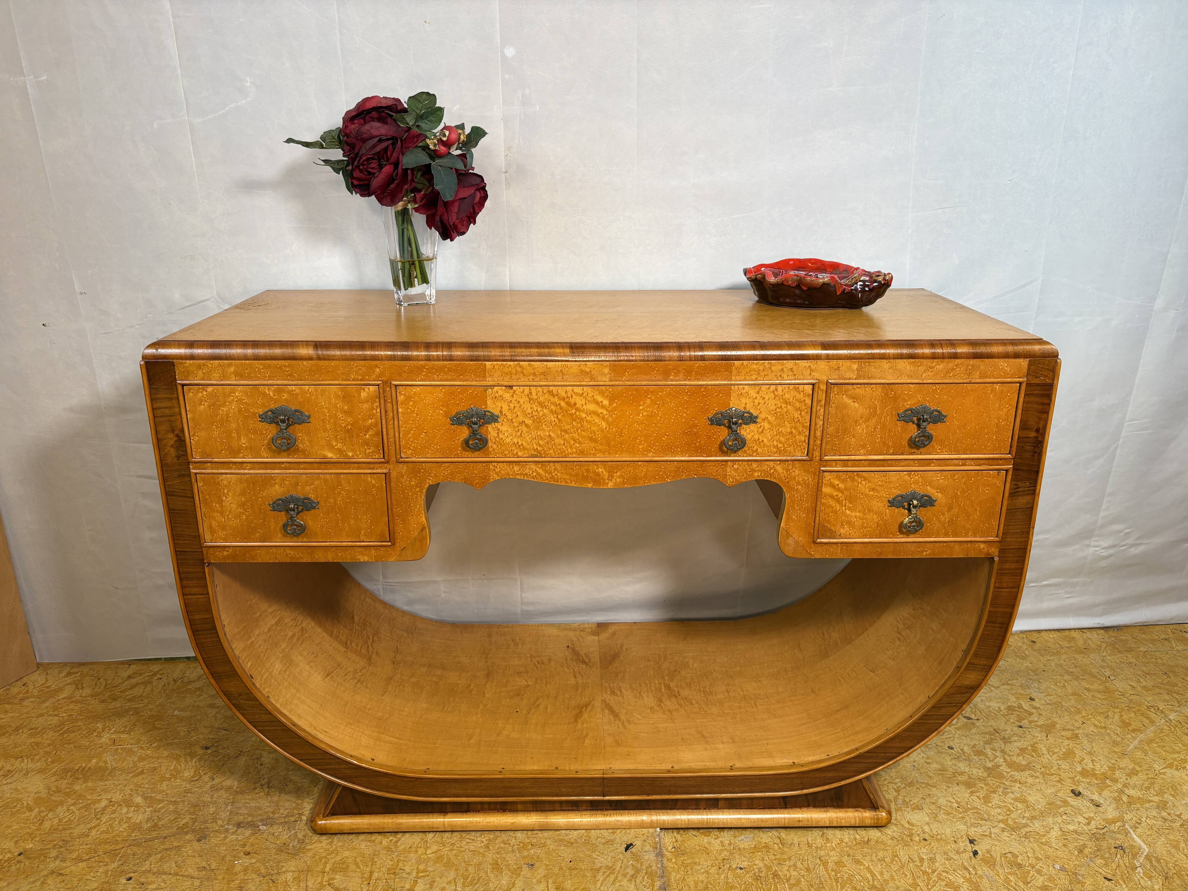 Table console vintage Art Déco en érable à œil d'oiseau 1920-1930 Sweep