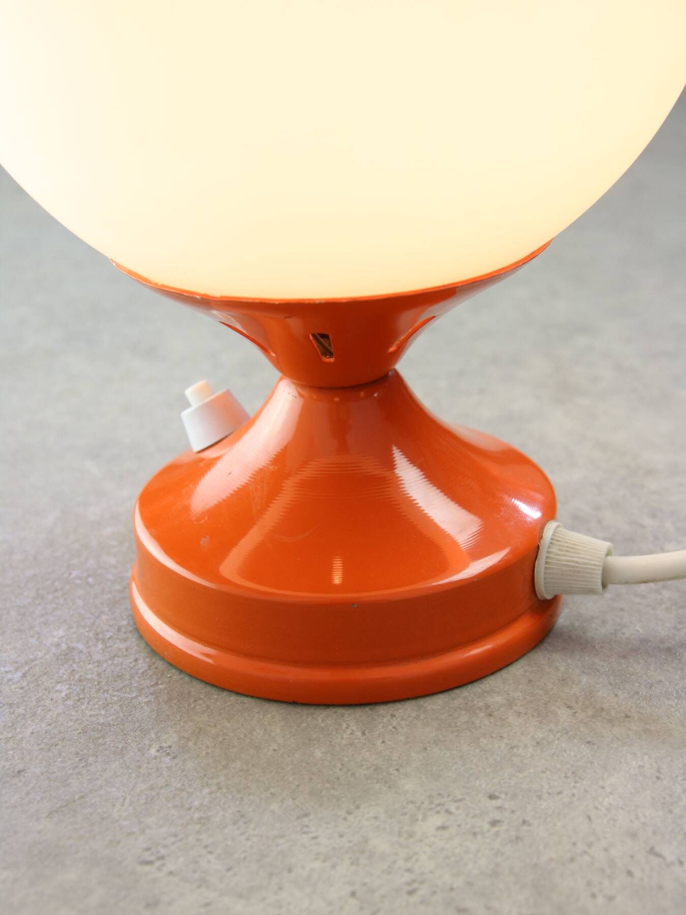 Lampe de table vintage orange en métal et opaline, italie, années 70