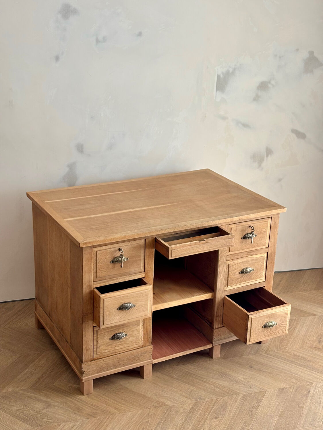 Oak counter