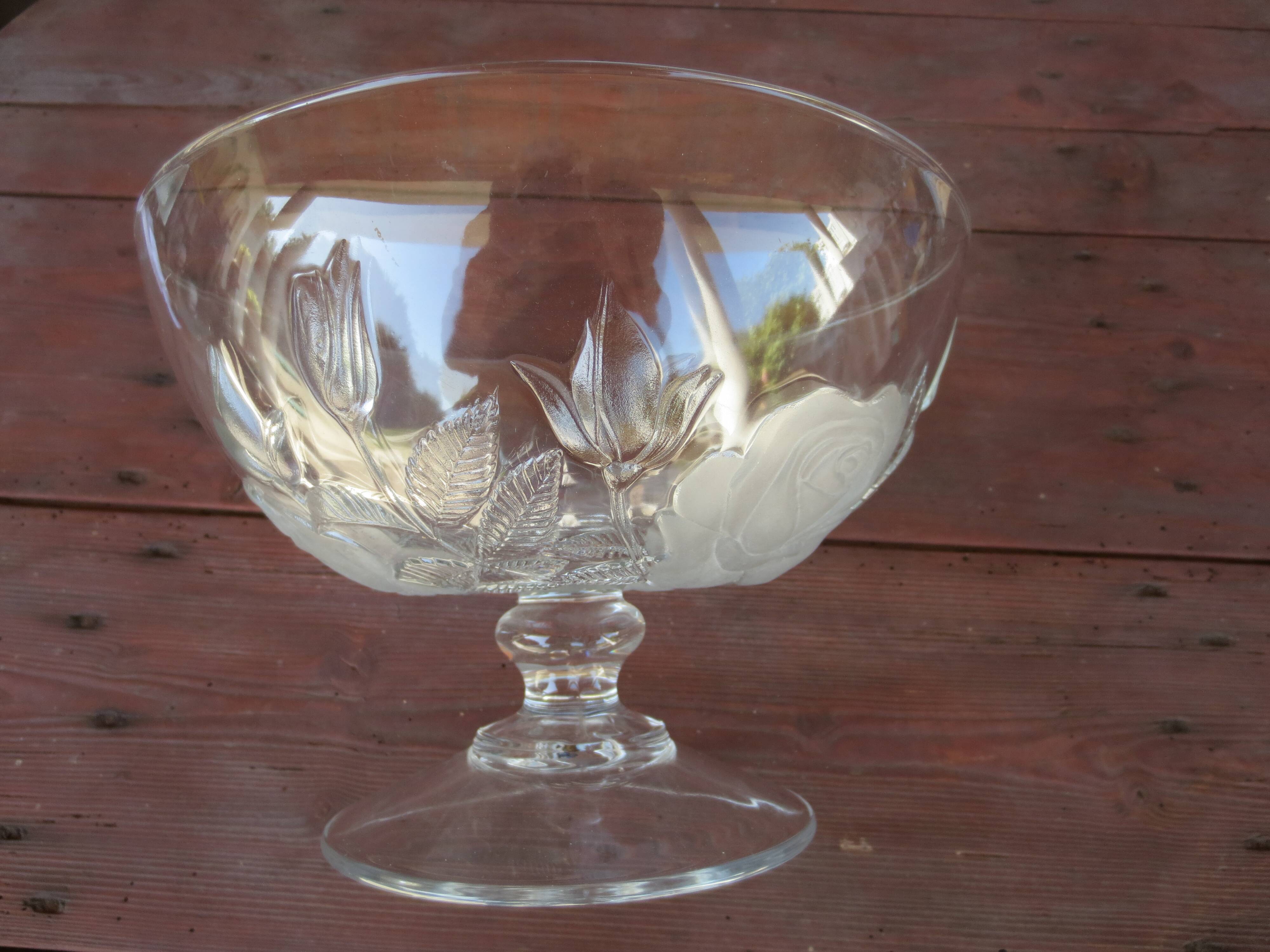 opalescent glass/crystal bowl on a stand