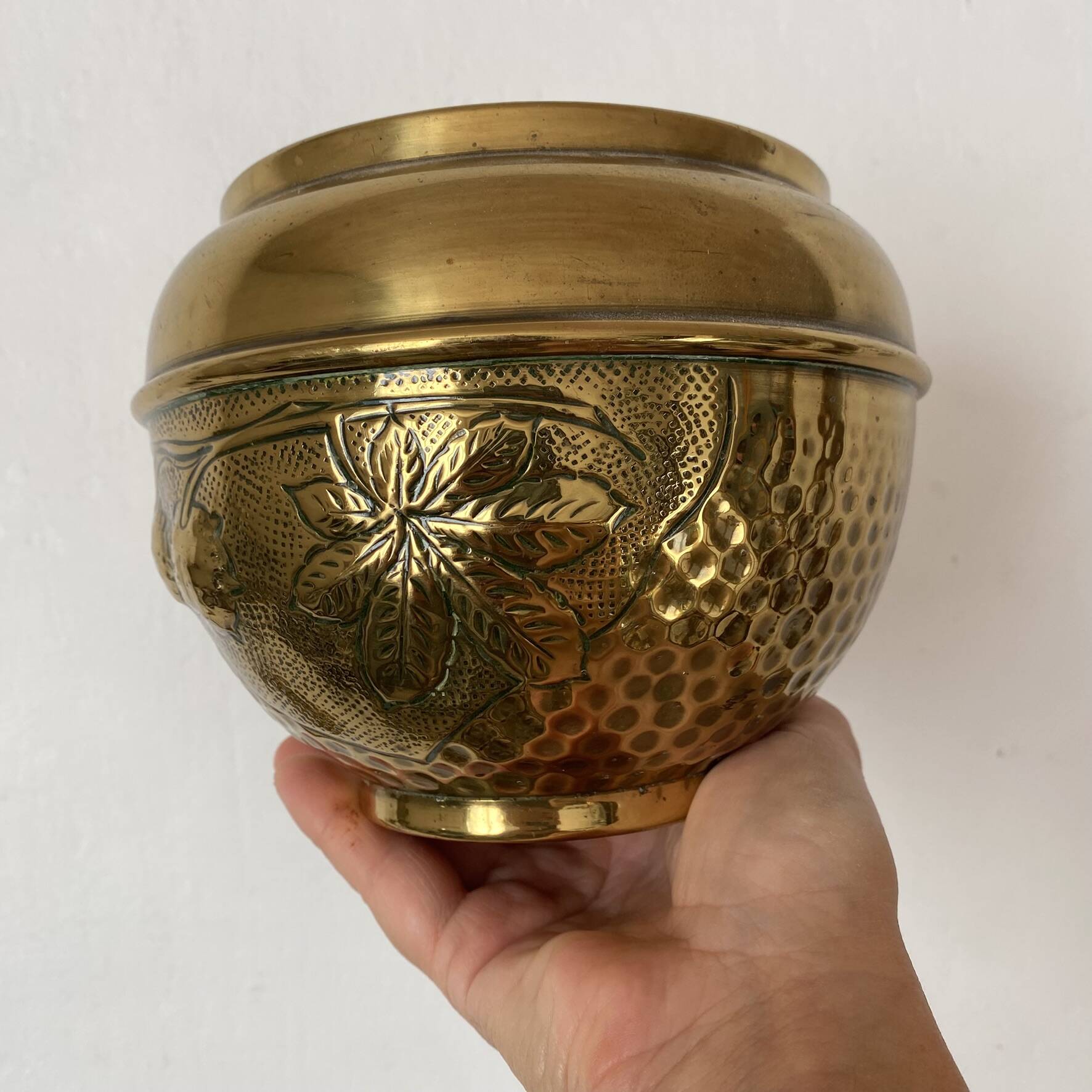 Brass cache pot Villedieu with chestnut decoration