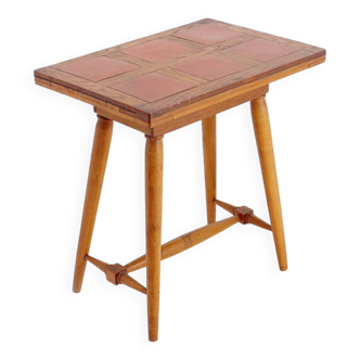 Table d'appoint vintage en bois avec plateau en terre cuite