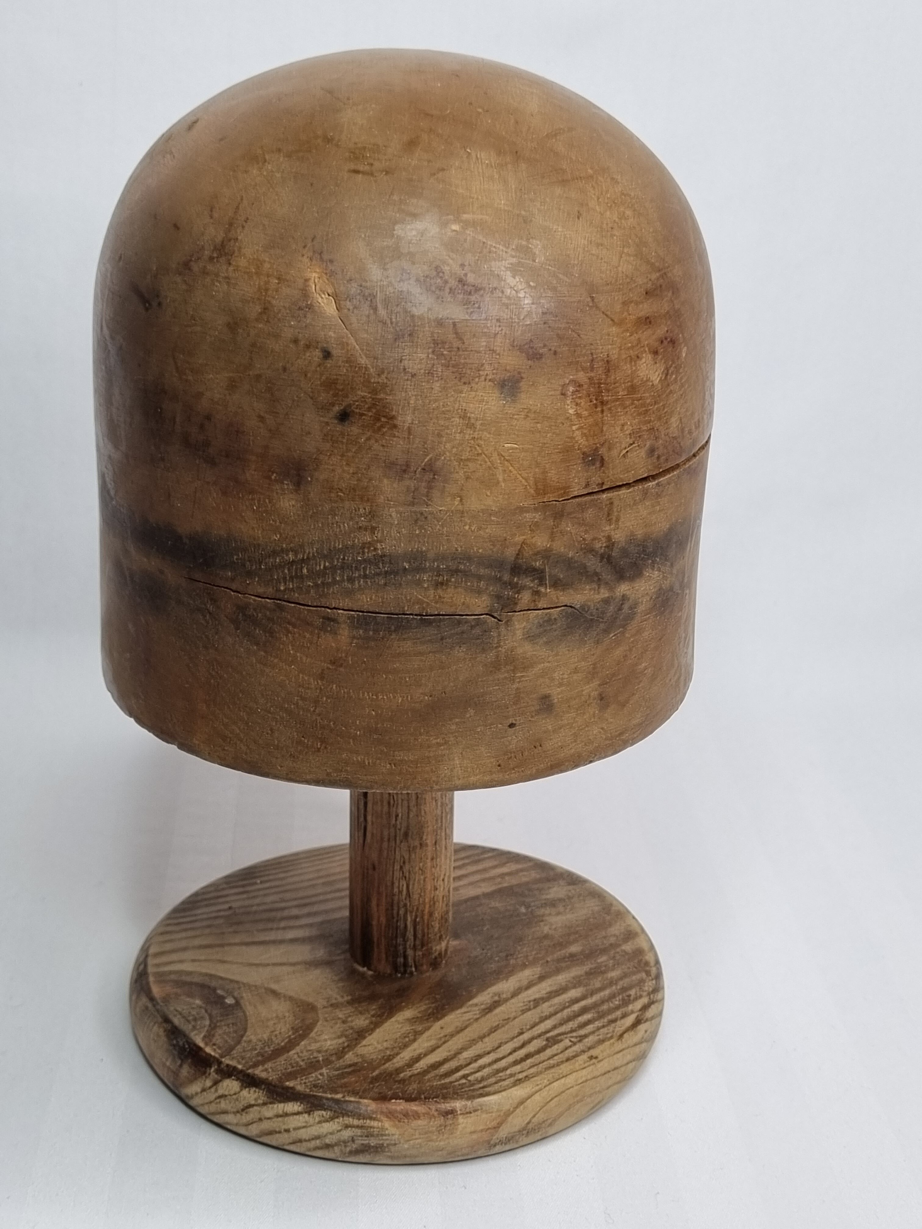 Forme à chapeau en bois ancienne sur pied, 1900