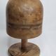 Forme à chapeau en bois ancienne sur pied, 1900