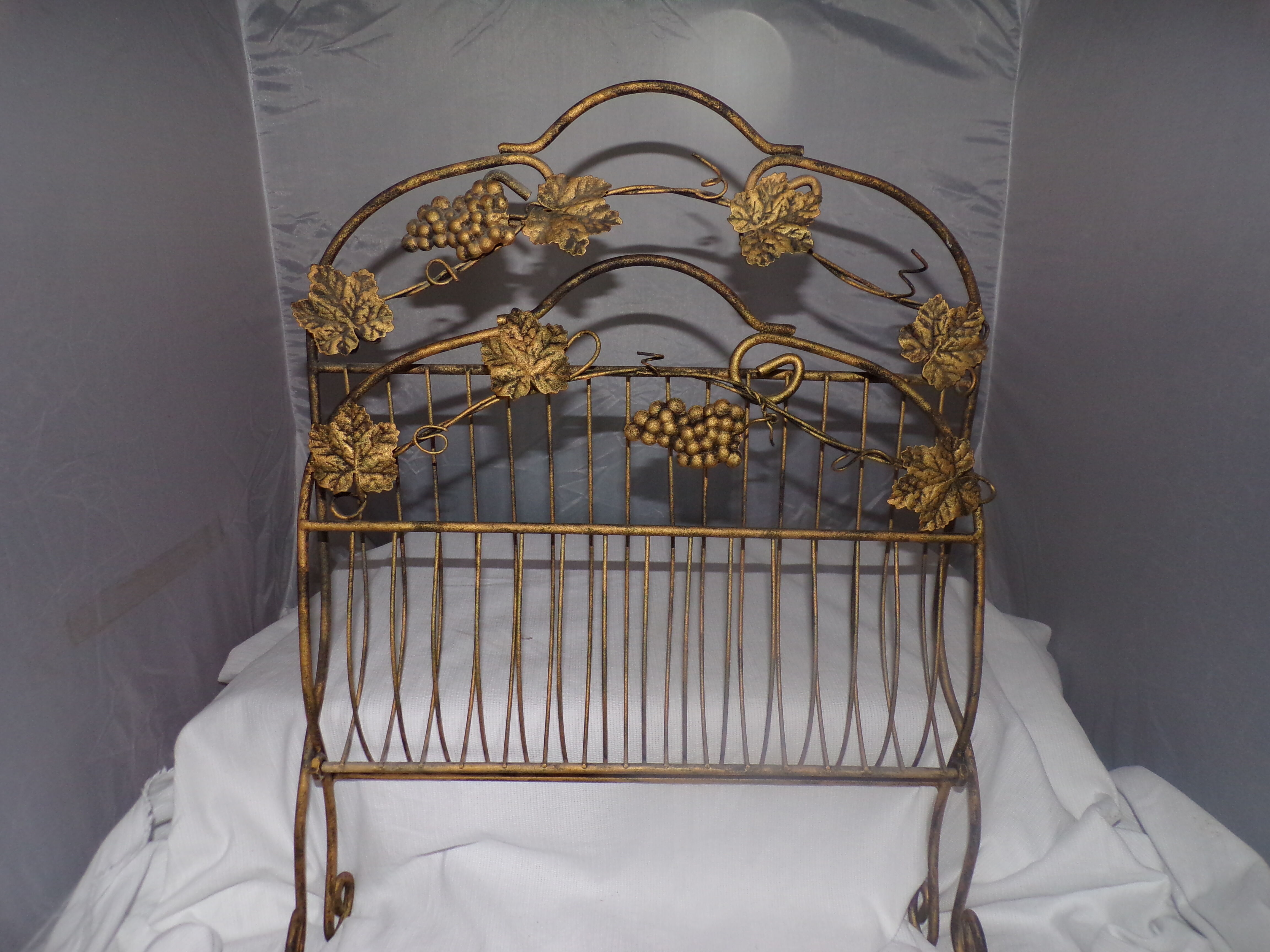 Metal magazine rack