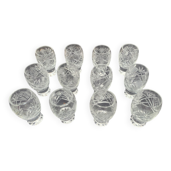 12 gobelets/verres a liqueurs en cristal st louis epoqie 19 eme