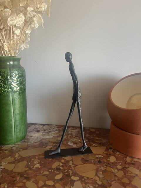 Superbe reproduction de L'homme qui marche de Giacometti