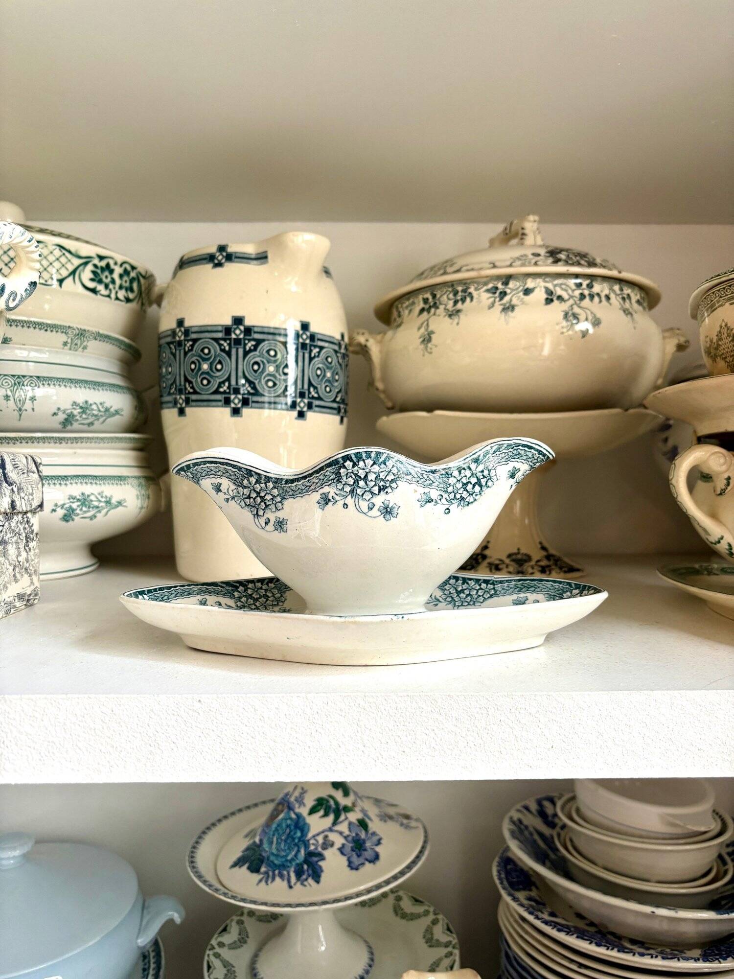 Blue and white iron earth gravy boat