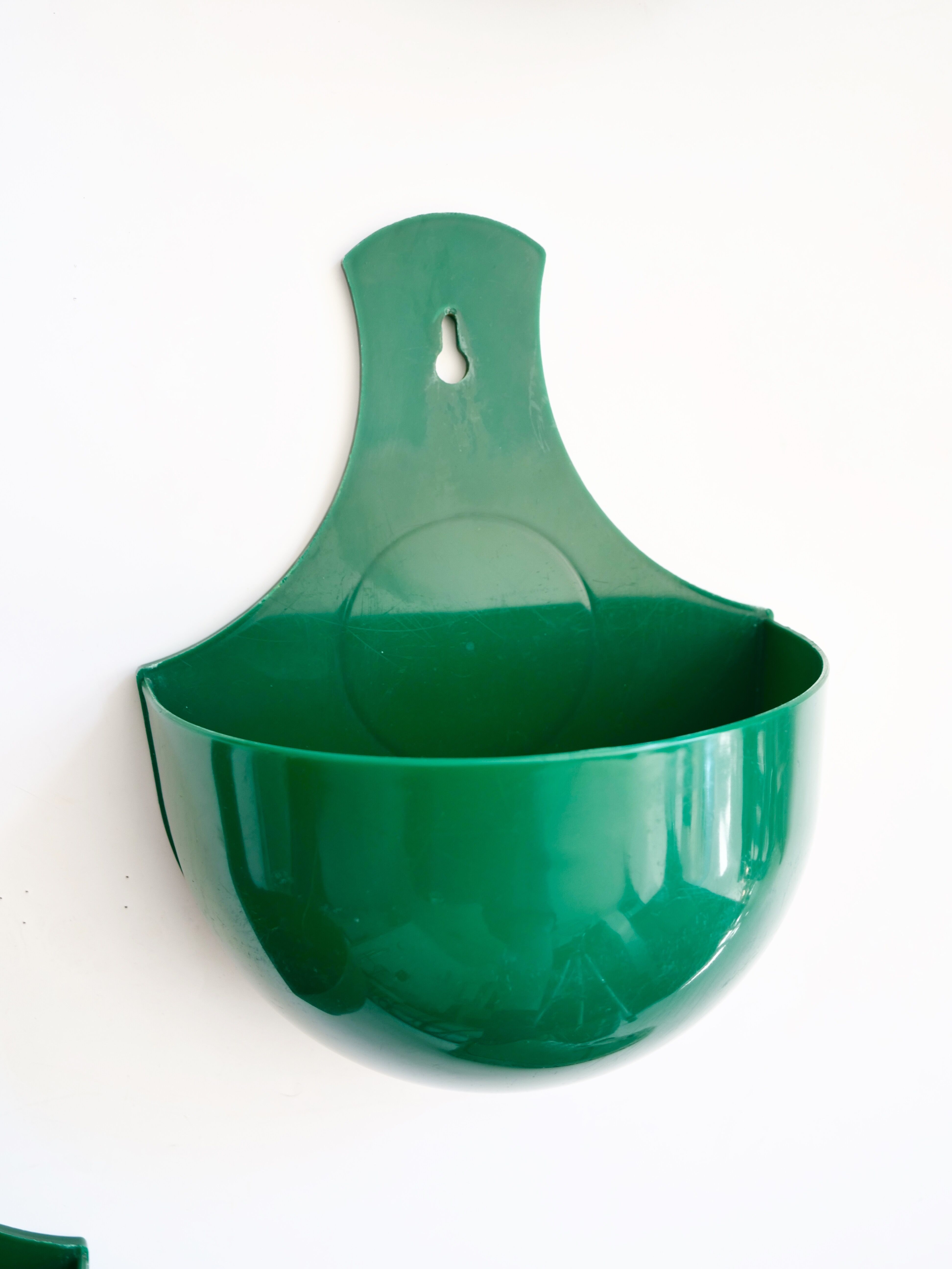 Set of 4 wall planter in green half-sphere