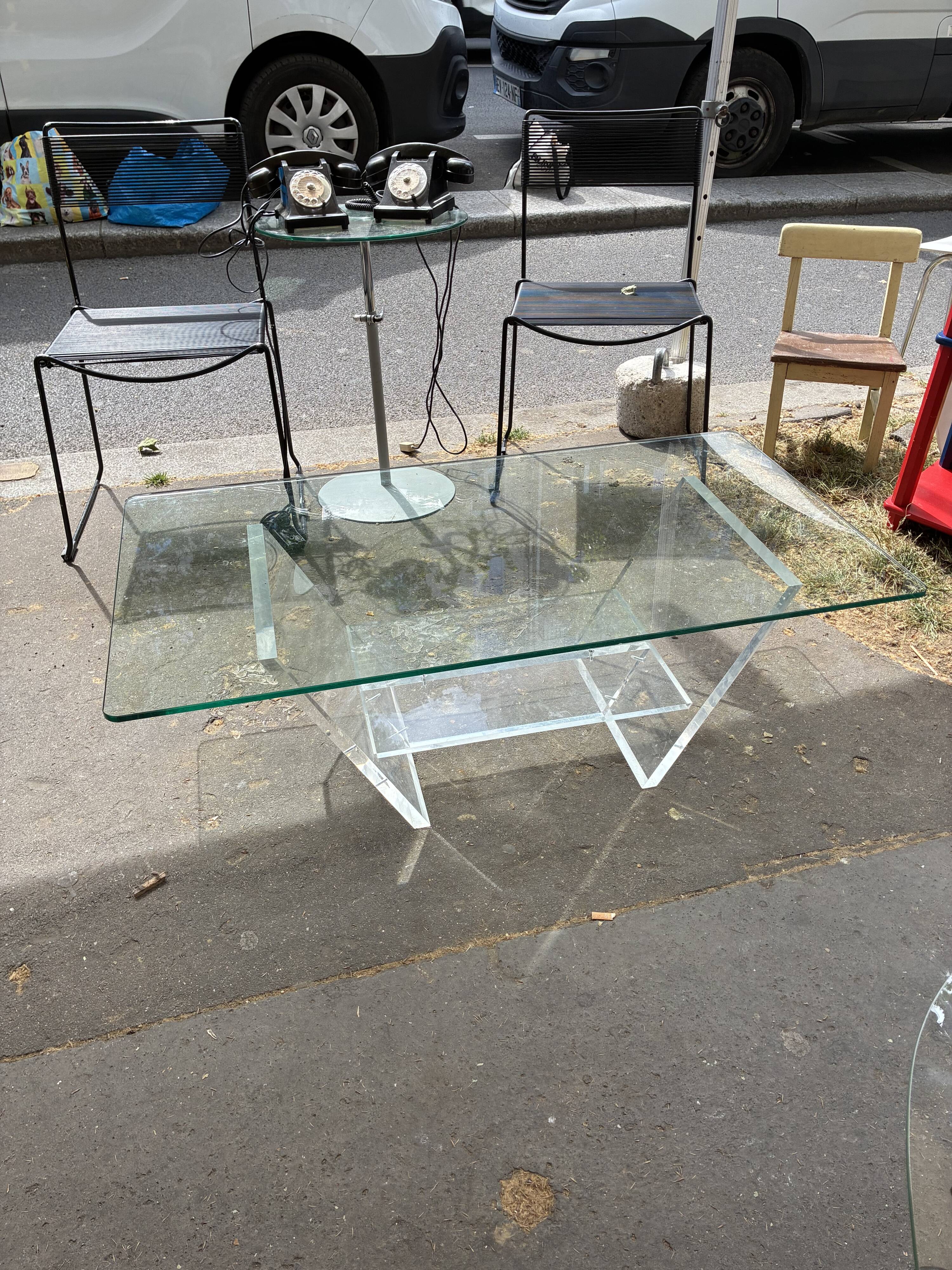 Table basse en verre et plexiglas 1970