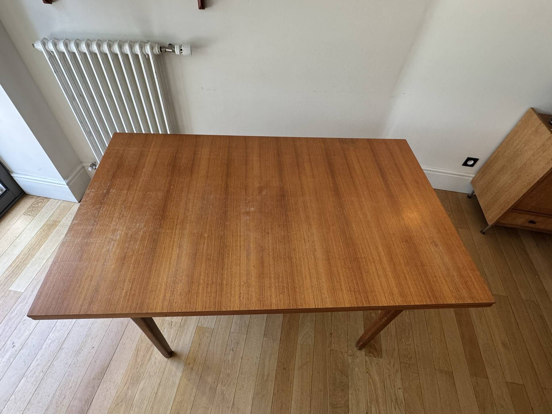 Extendable Scandinavian table