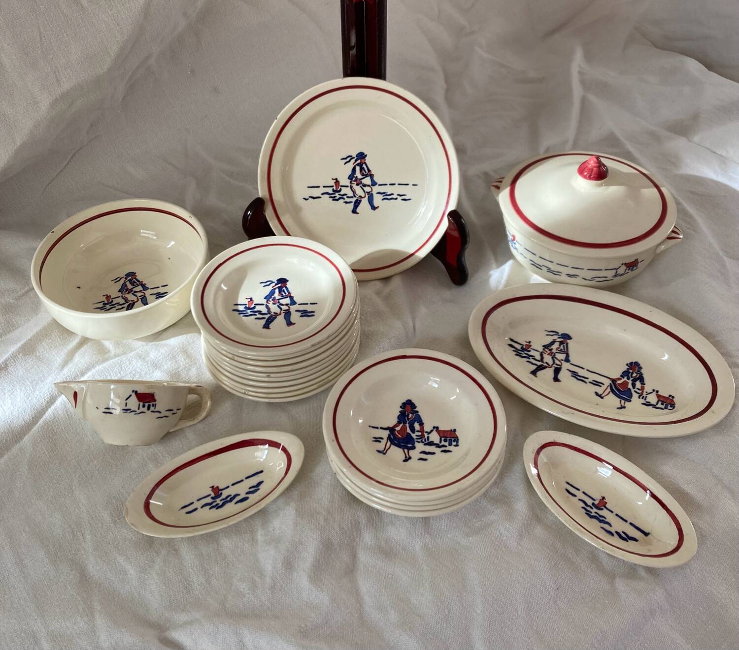 Dinette Creil and Montereau Breton decor 1900