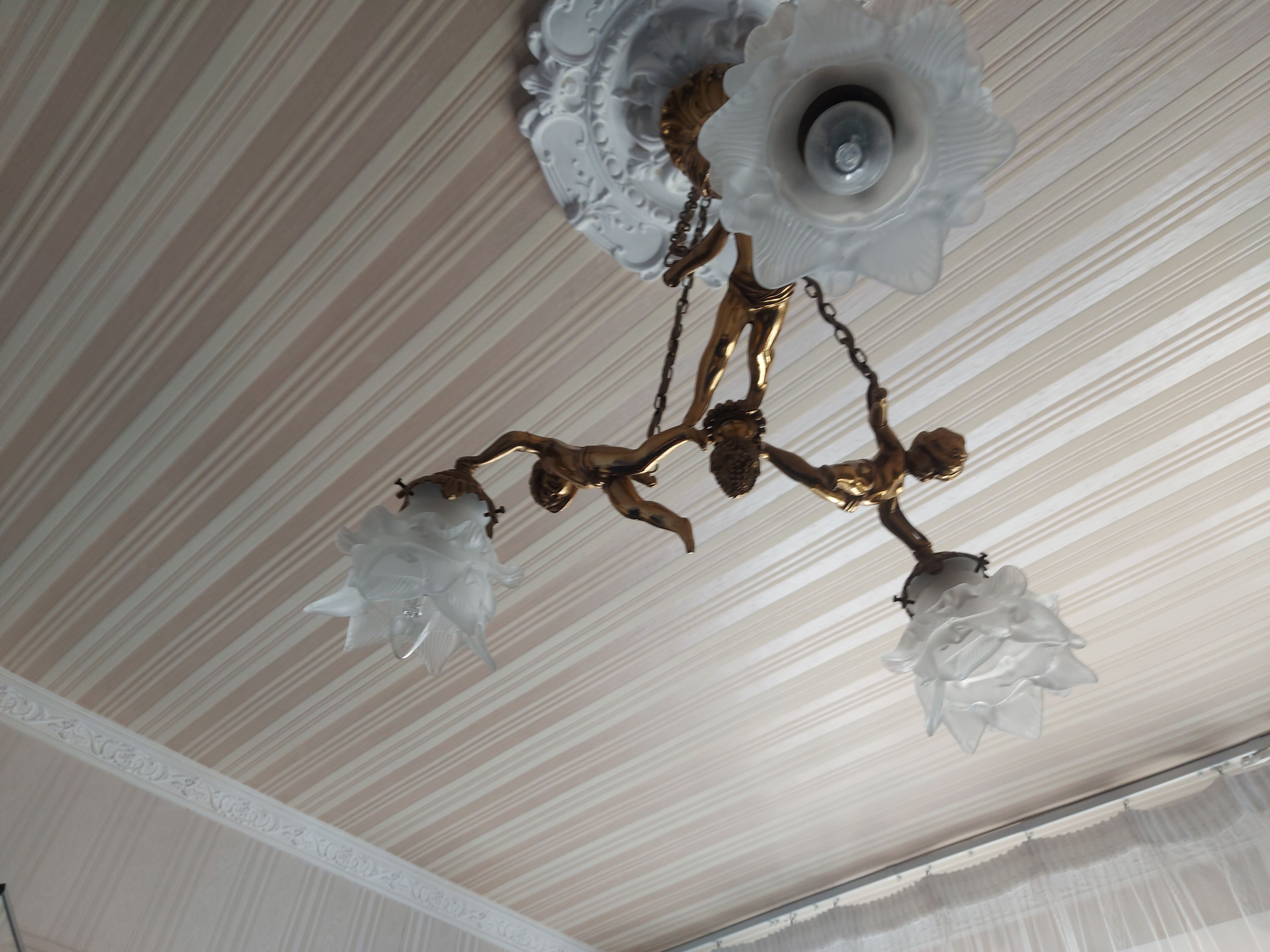 Bronze chandelier cherubs 3 fires , cherubs ( putti )