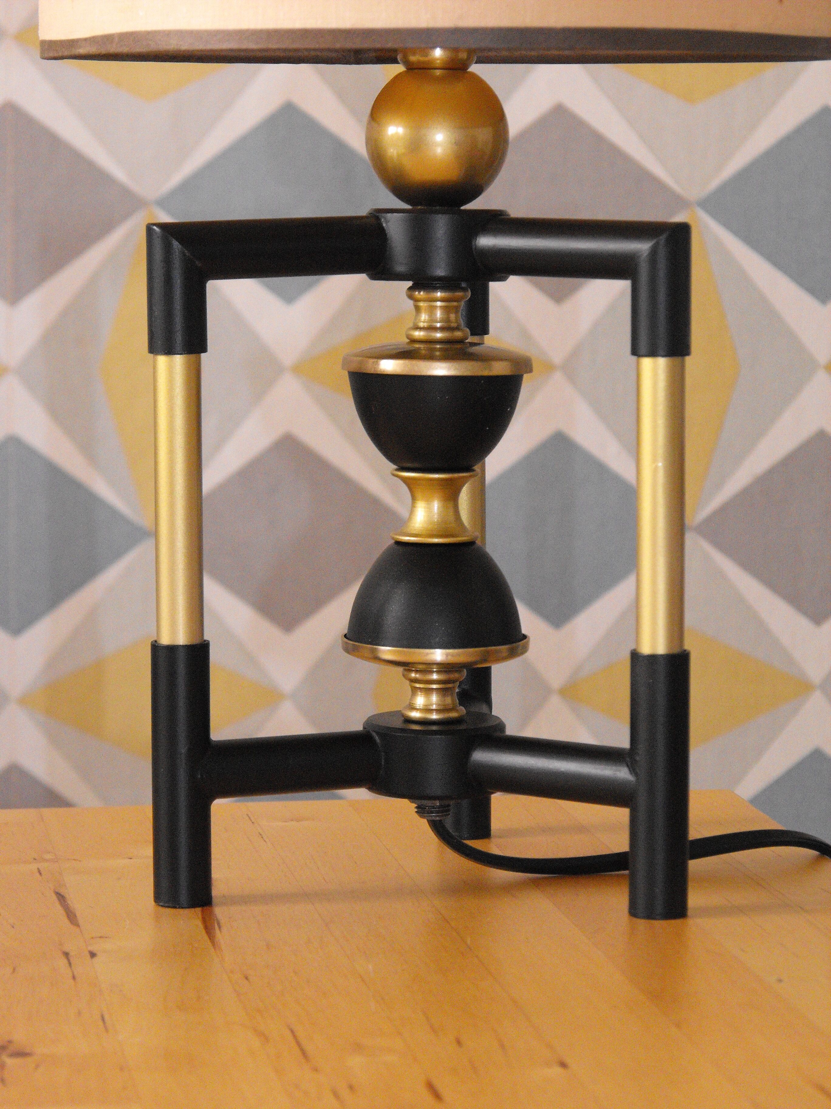 Lamp to pose 70s black and gold