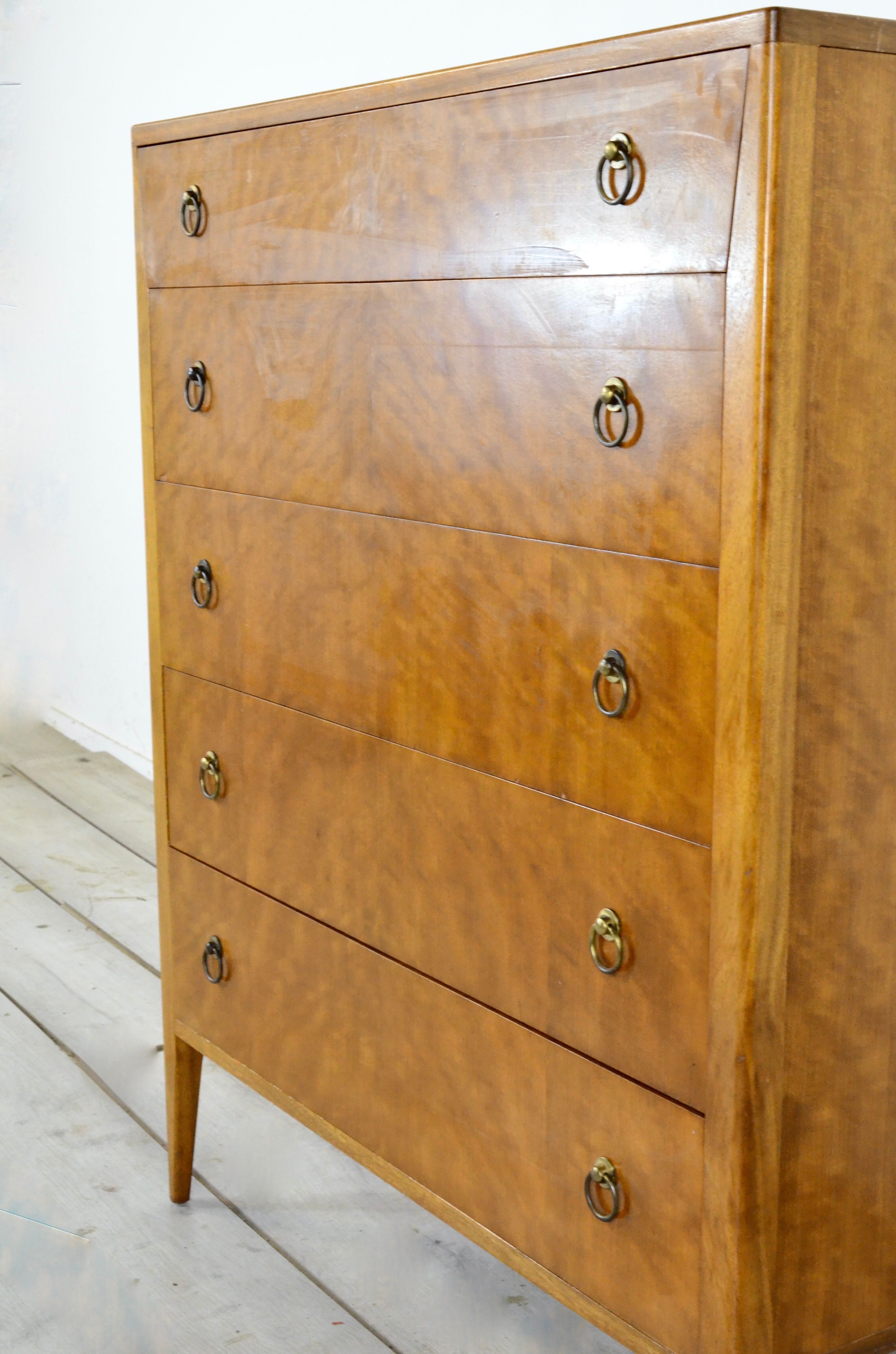 Commode en noyer du milieu du siècle  Tallboy