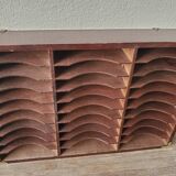 Compartmented wooden shelf
