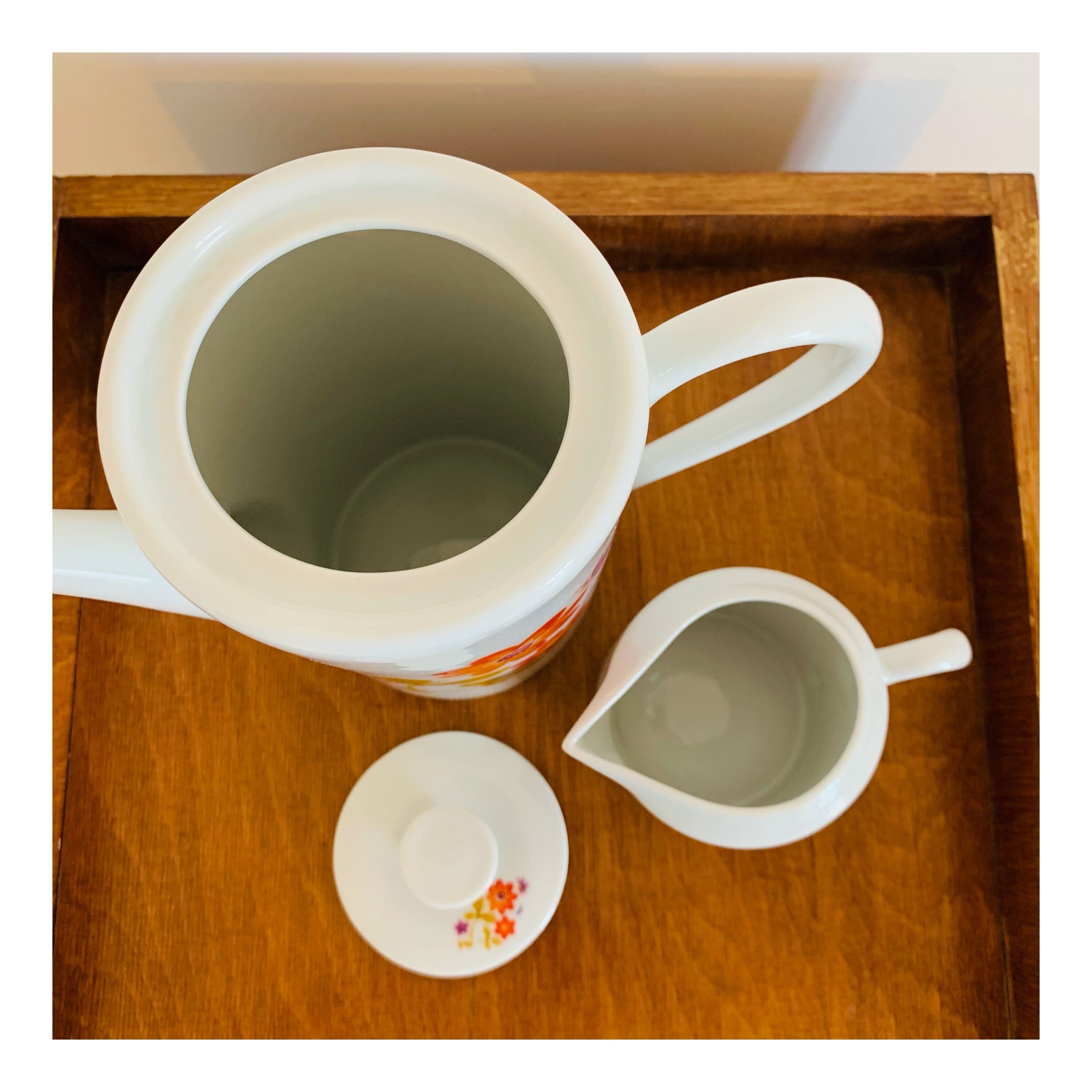 Teapot and milk pot