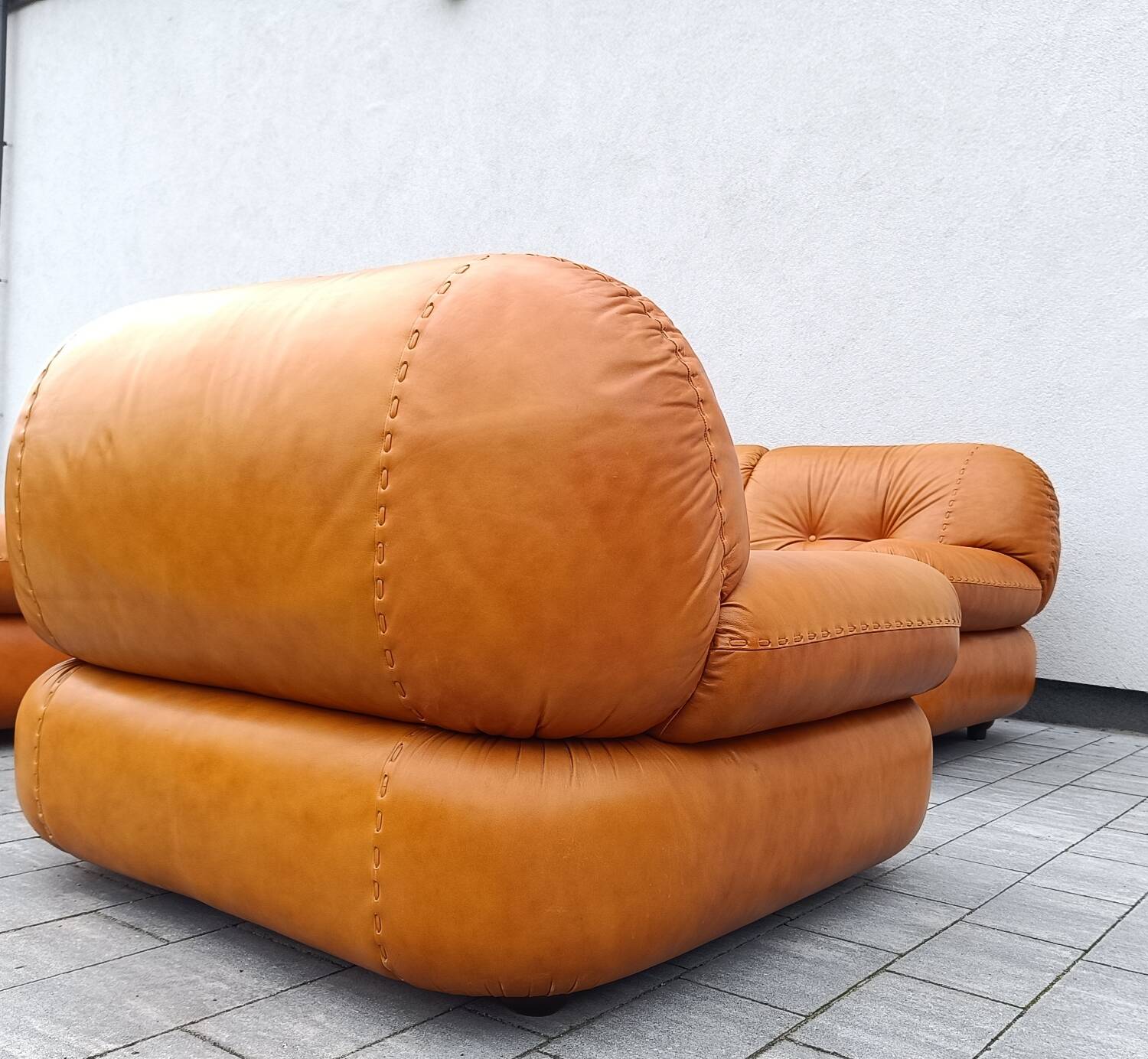 2 fauteuils en cuir cognac Sapporo, Mobil Girgi Italie