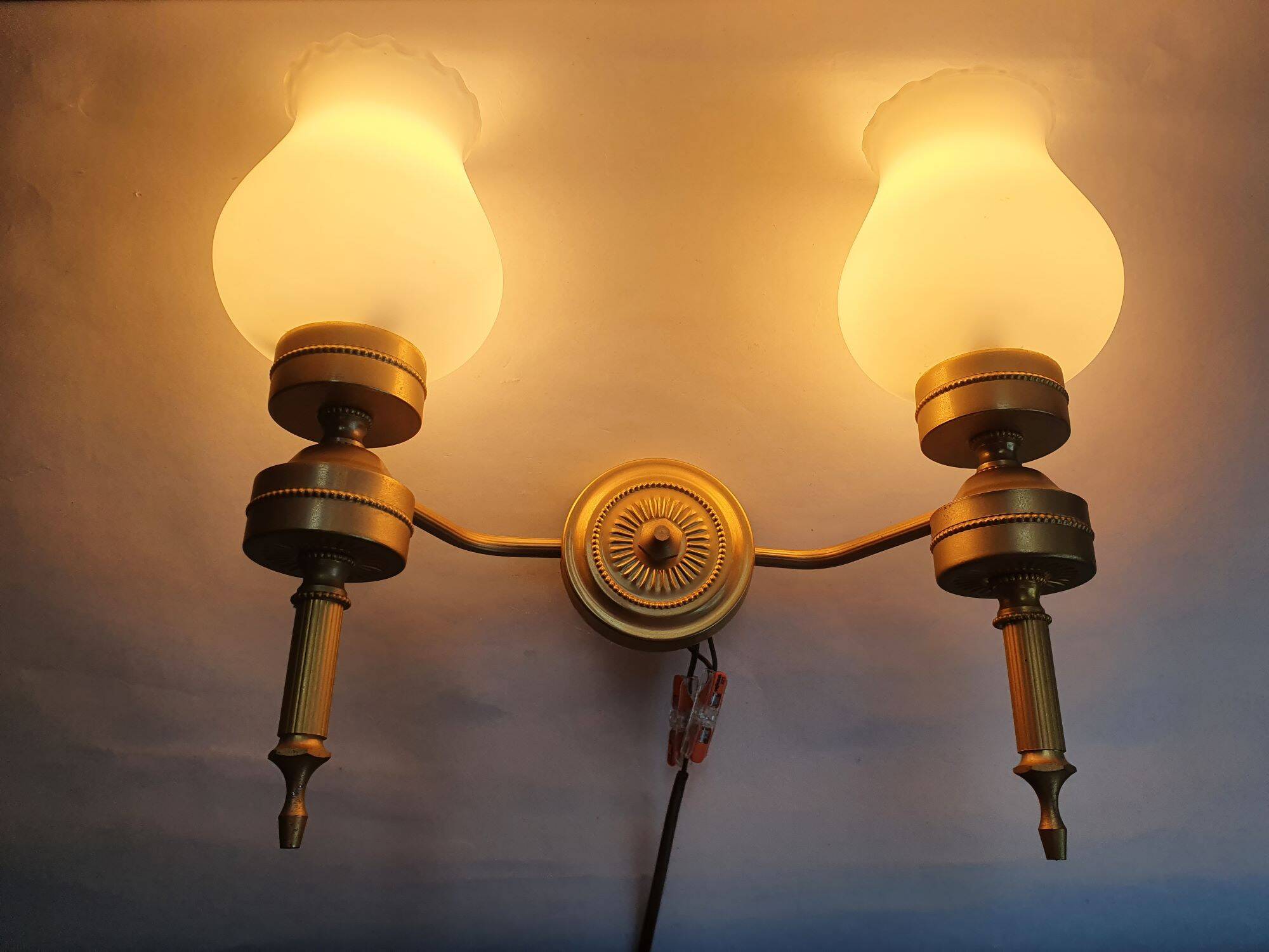 Trois appliques murales dorées flambeau style Empire