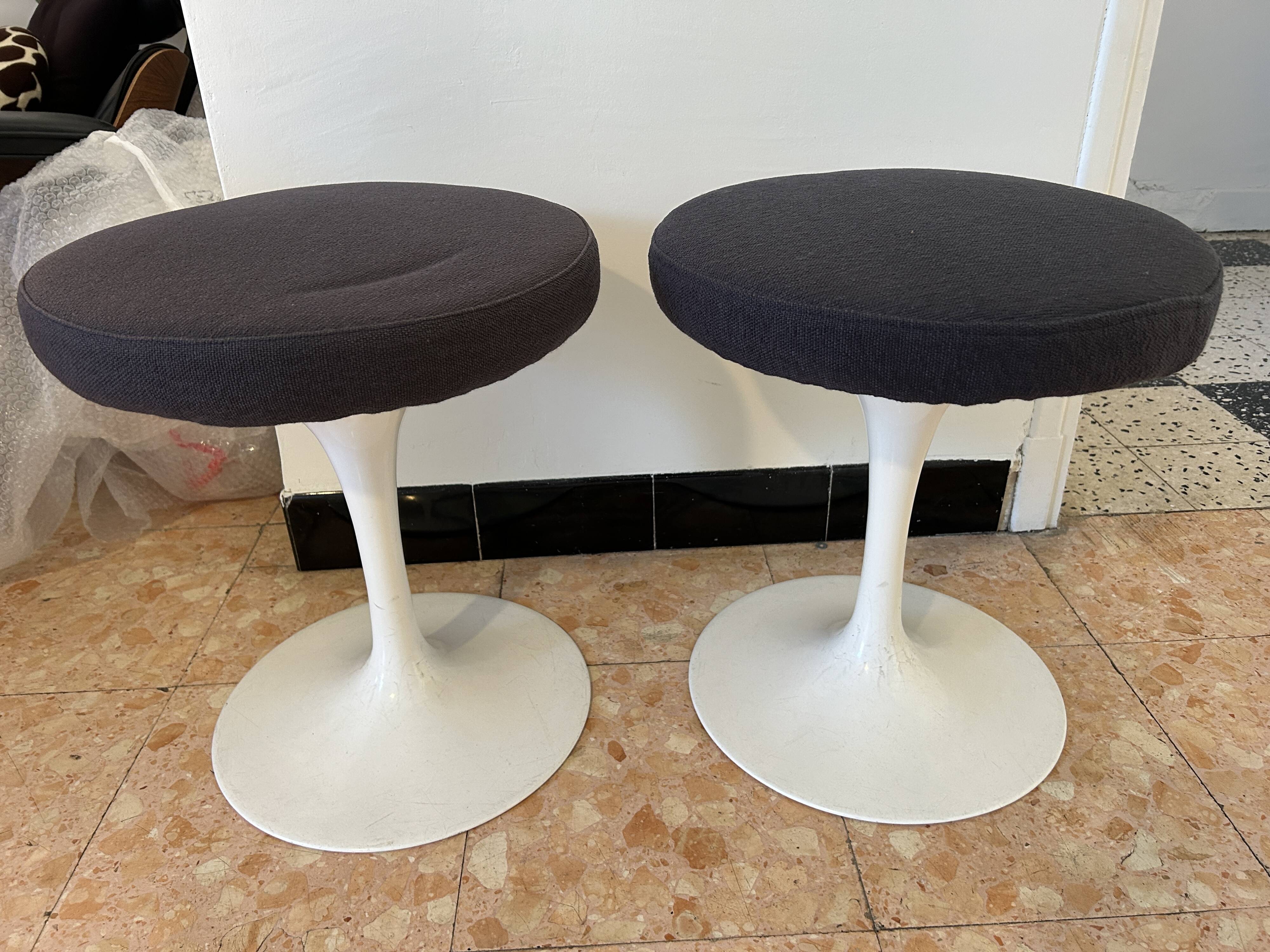 Knoll stools