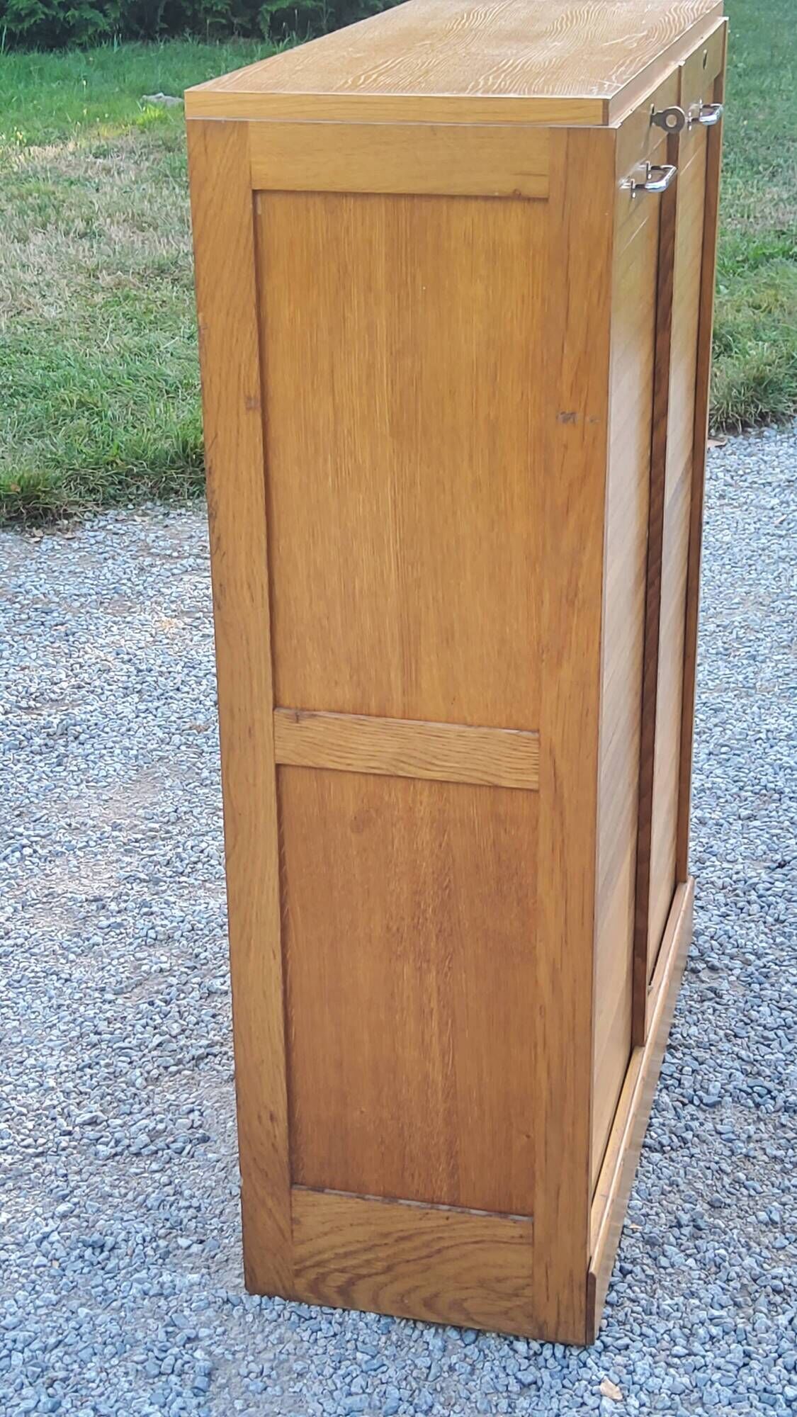 Curtained filing cabinet in golden blond oak 2 columns from the 1950s