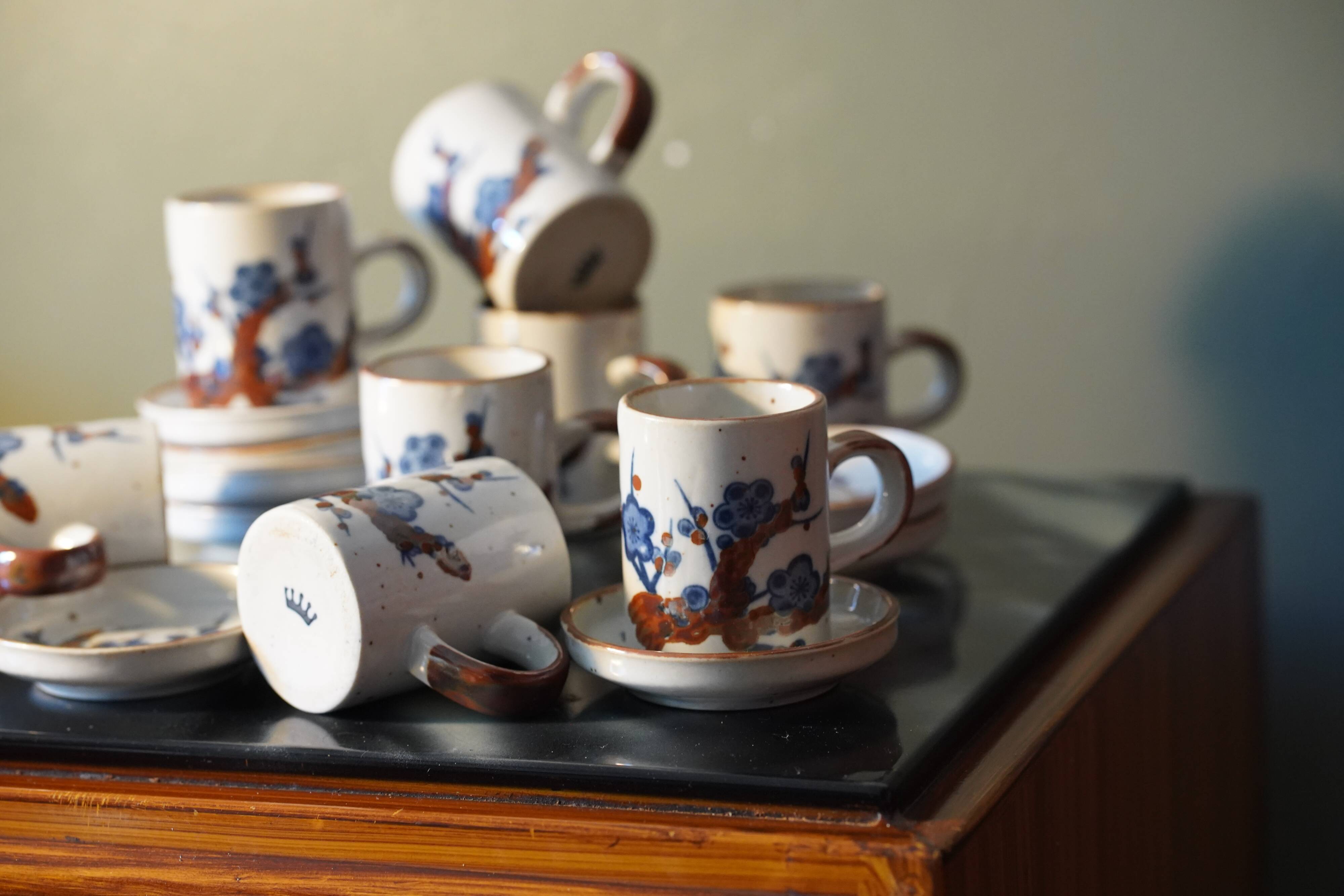 Set cups and under cups