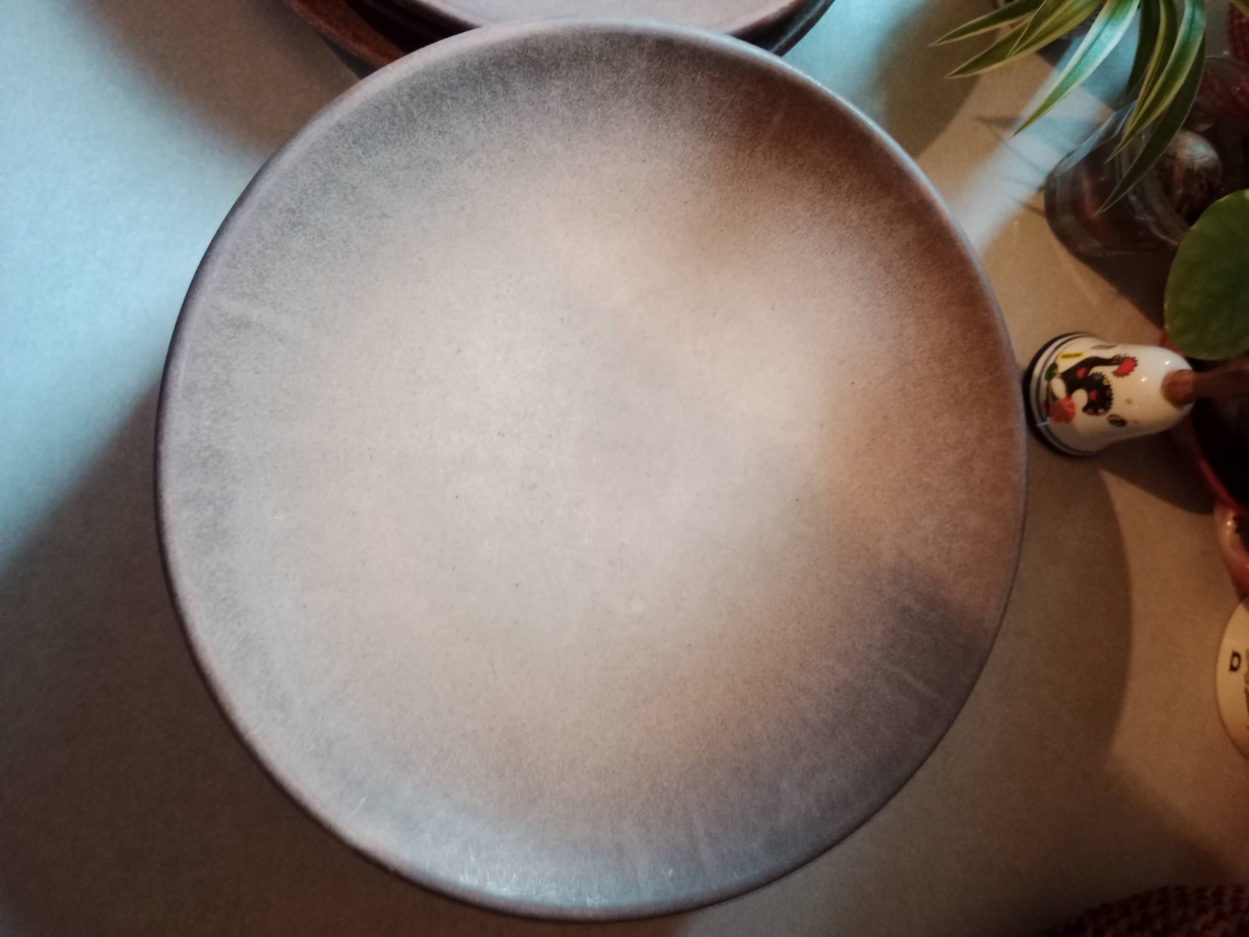 7 assiettes en grès vintage