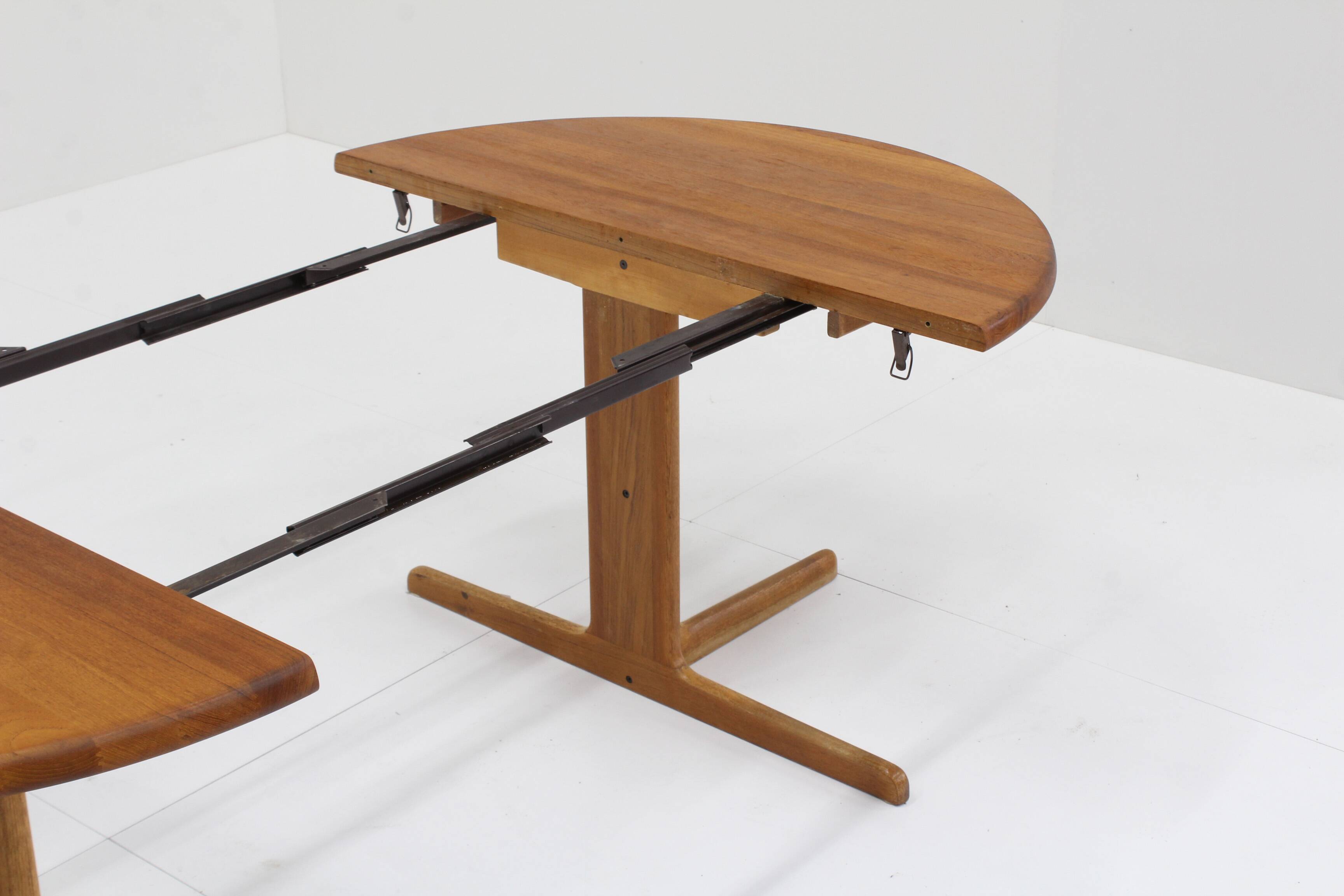Table à manger ronde extensible vintage danoise en teck