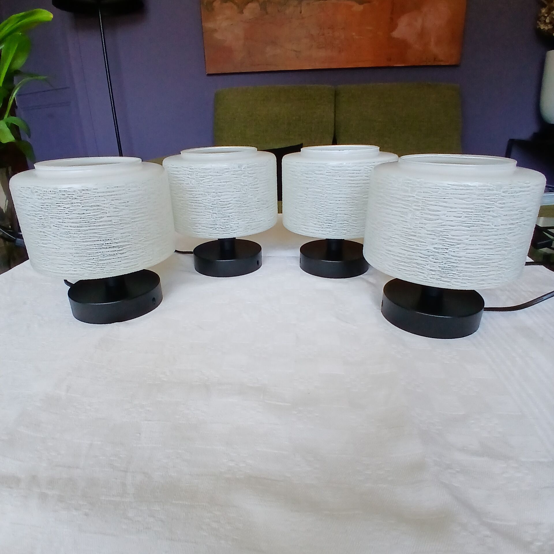 1 vintage table lamp, 4 in stock.