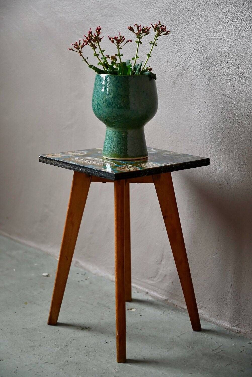 Plant stand side table 1970s Scandinavian patterns with tapered legs.