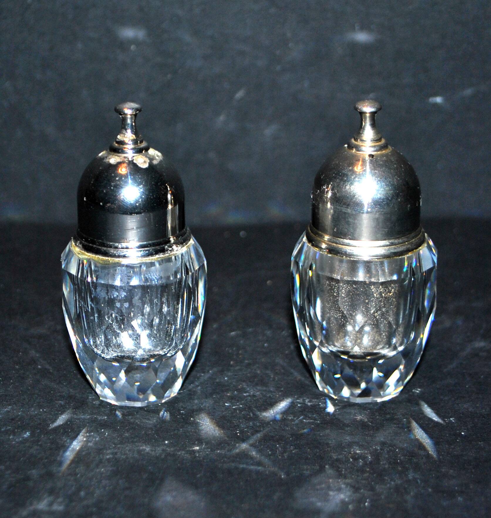 Lot of 2 salt shakers in cut crystal from SWAROVSKI Salt Pepper vintage signed