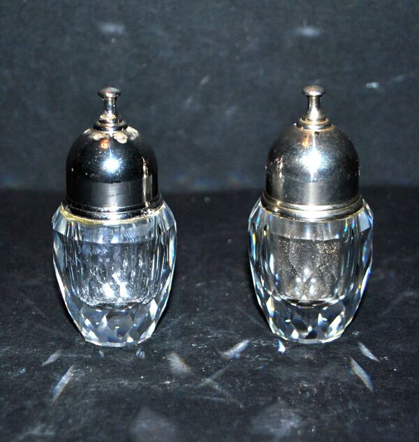 Lot de 2 salières anciennes en cristal taillé de Swarovski signées