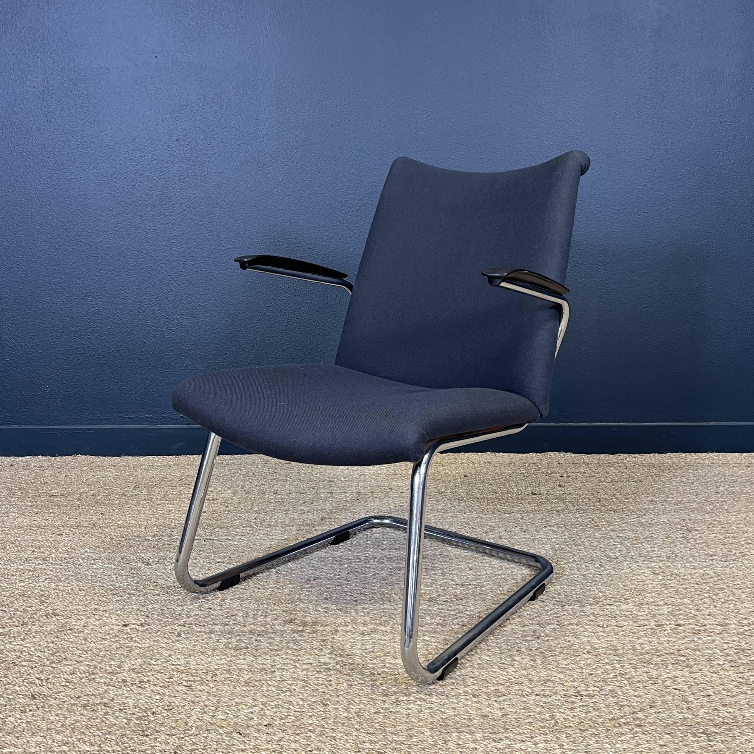 Pair of 2 Cantilever armchairs by Toon de Wit