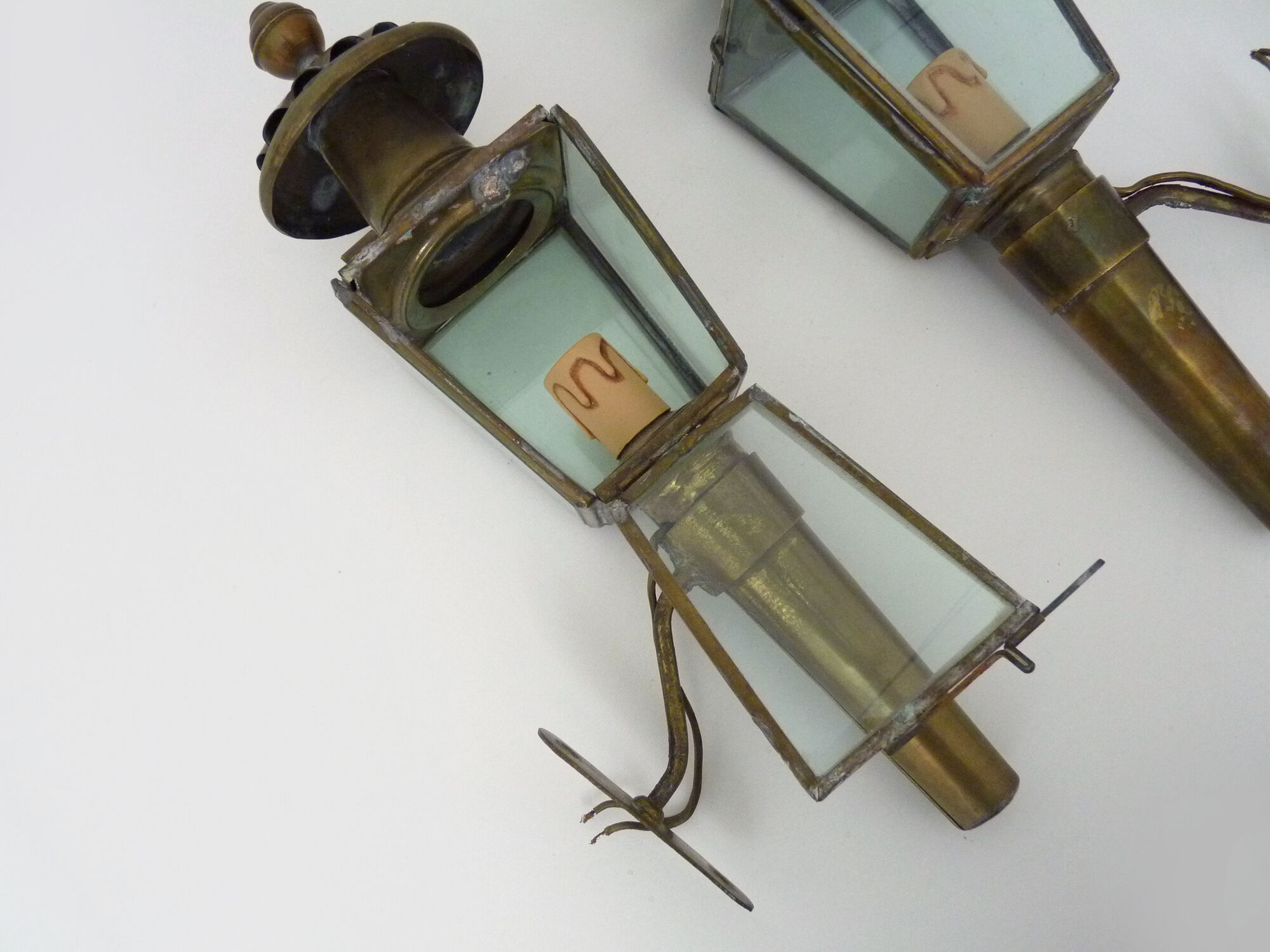 Pair of vintage wall lamps carriage lanterns, electrified with 4 faces. Year 40 50