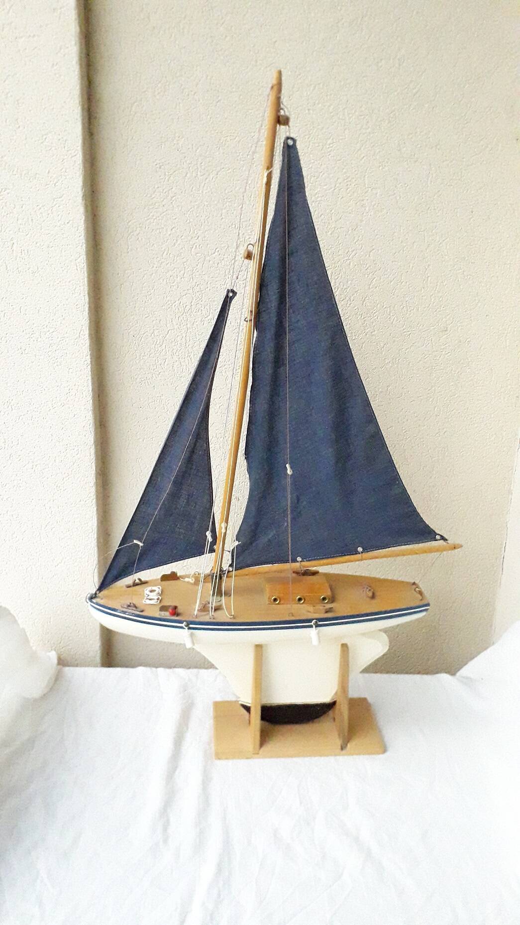 Bateau voilier de bassin