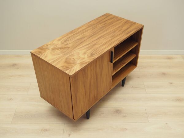 Meuble en noyer, design scandinave