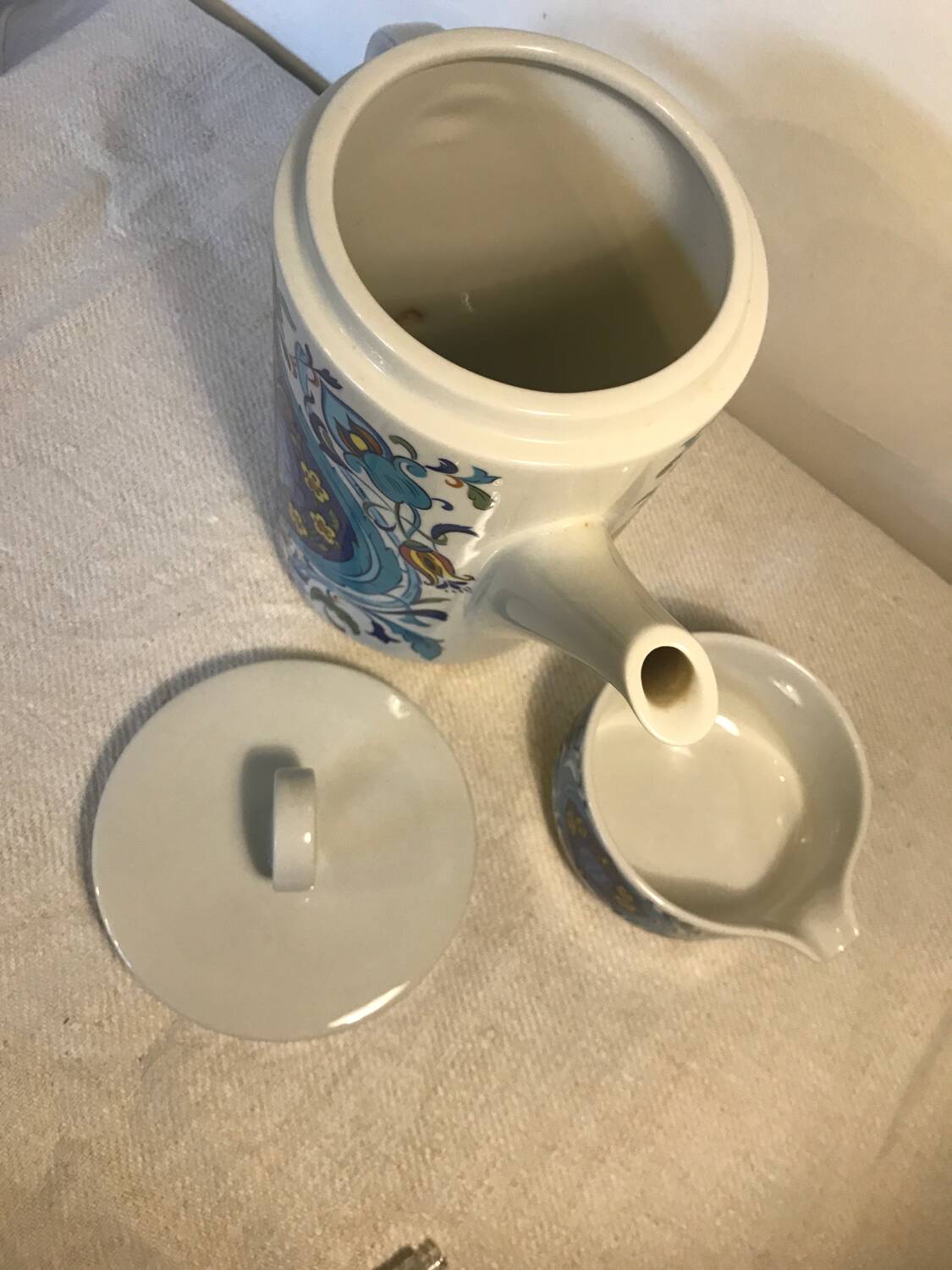 Villeroy & Boch Izmir coffee maker and creamer