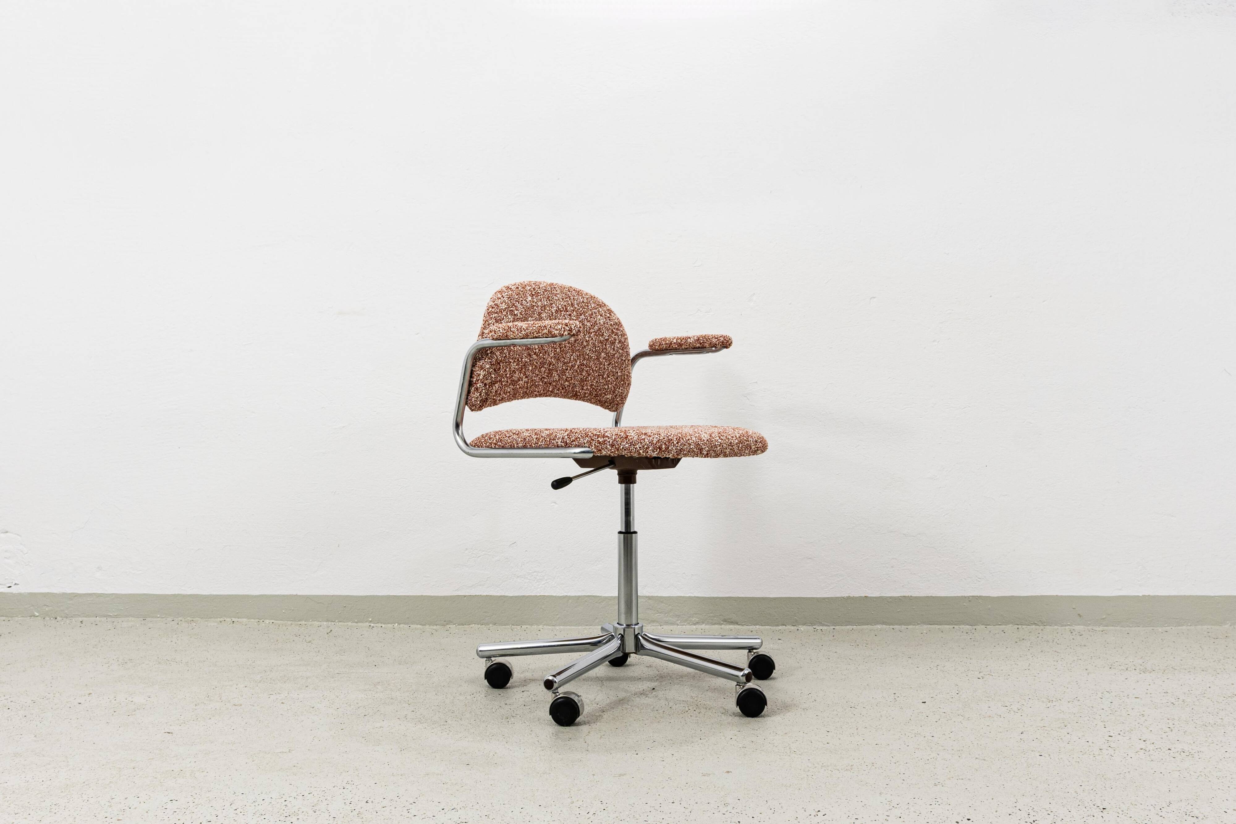 Swivel Chair from Kovona in Kvadrat, 1990s