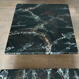 Table basse composée de deux tables design en faux marbre reposant sur piètements chromés de Willy Rizzo