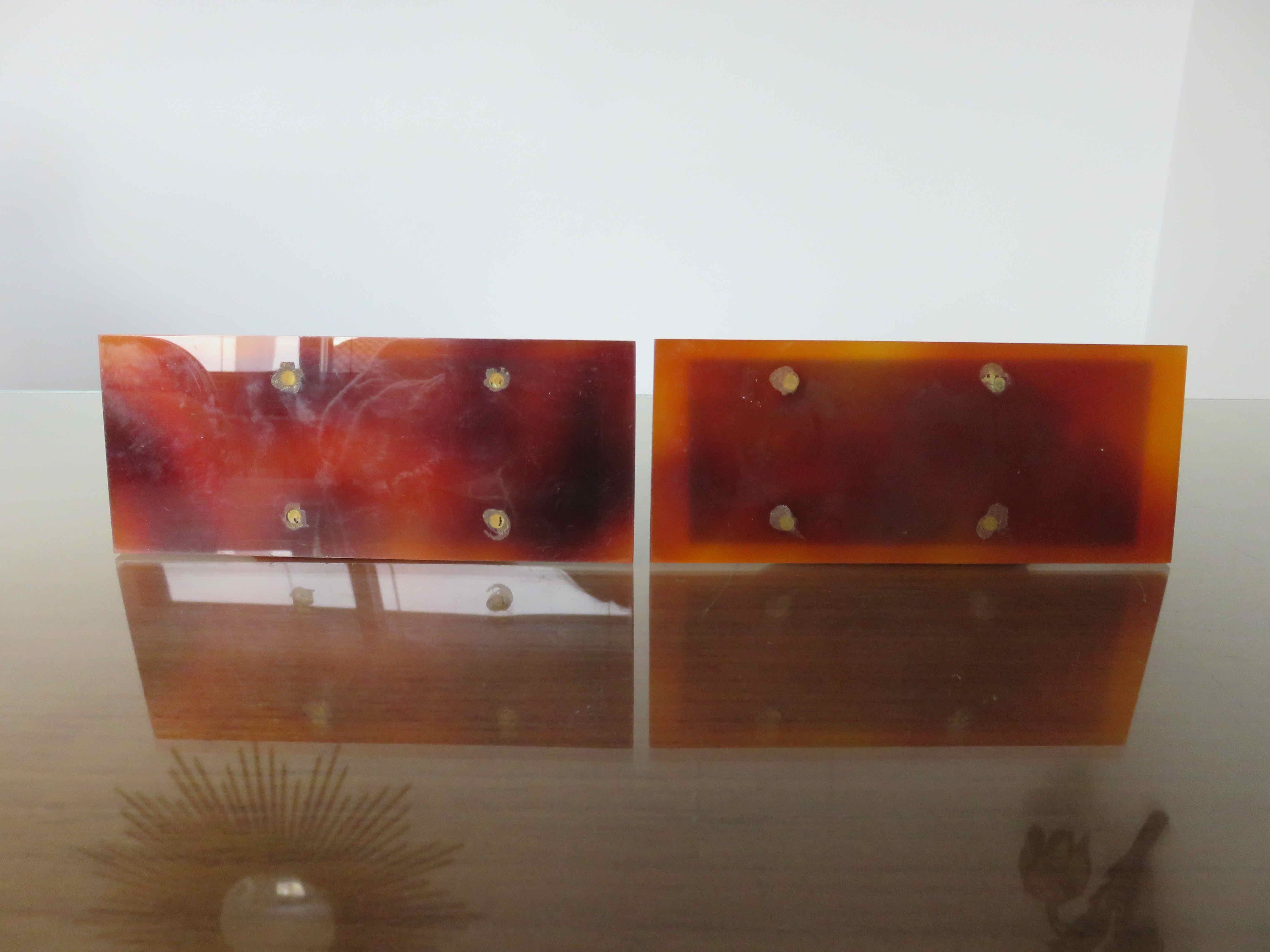Paire de serre livres en plexiglas façon écaille pour Roche Bobois années 70