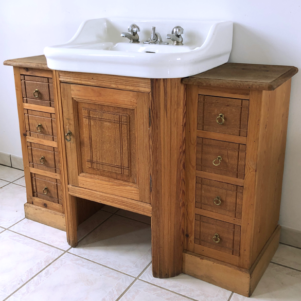 Bathroom furniture epoque art deco