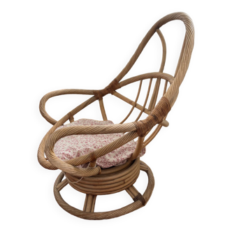 Swivel rattan chair